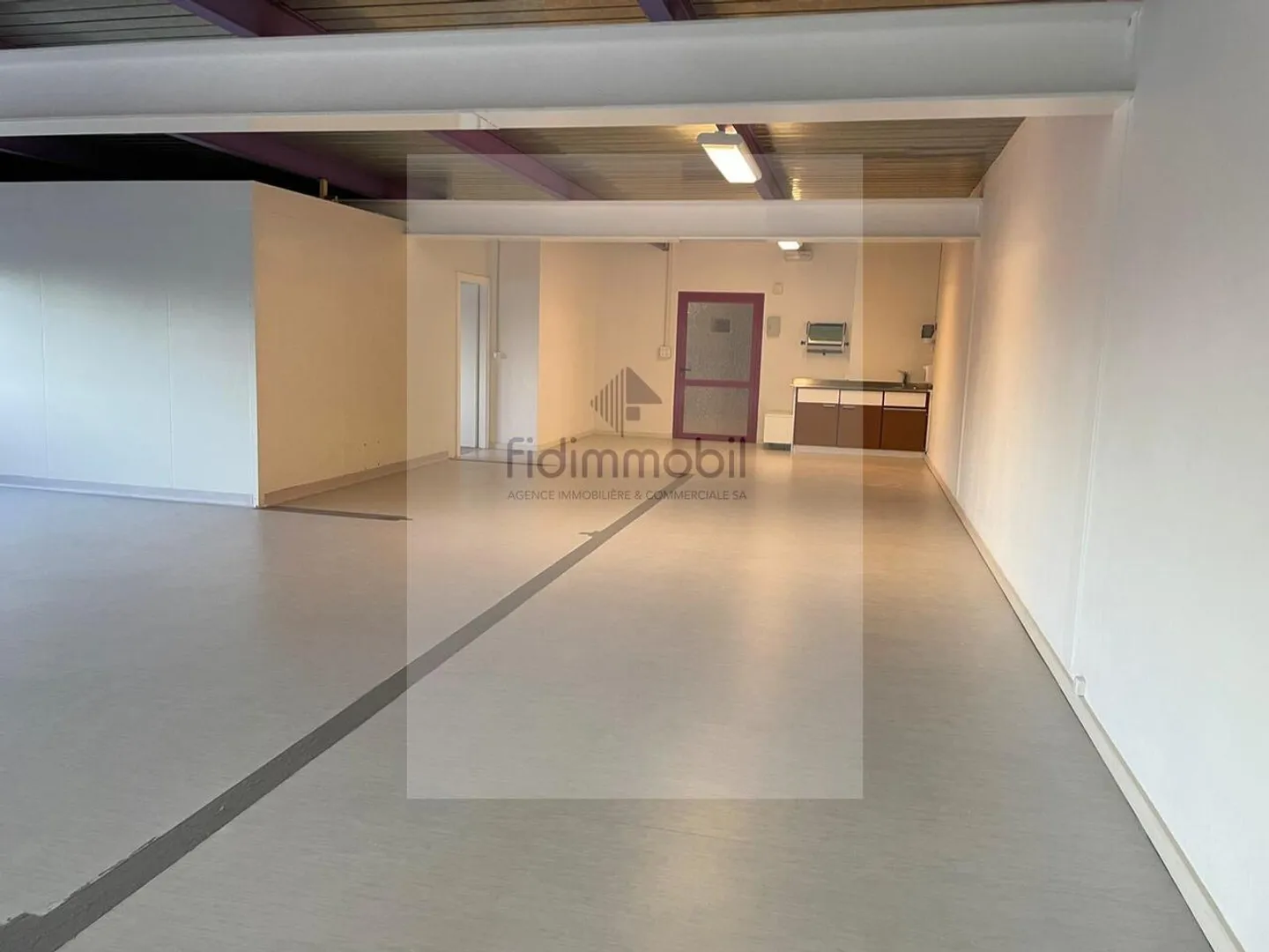 Gewerblicher / Handwerklicher Raum 172 m² zur Miete in Bevaix - Foto 1 von 10
