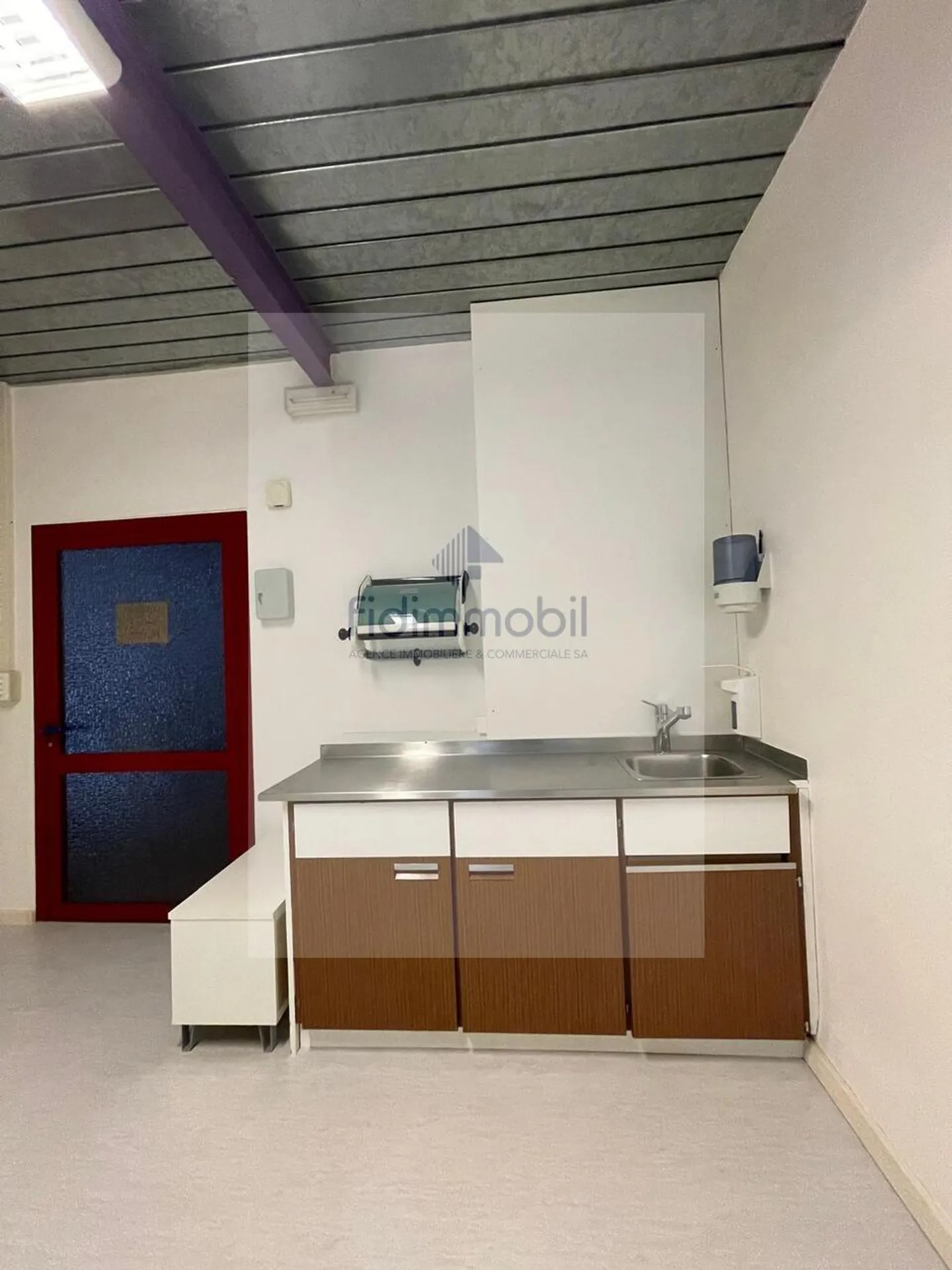 Gewerblicher / Handwerklicher Raum 172 m² zur Miete in Bevaix - Foto 3 von 10