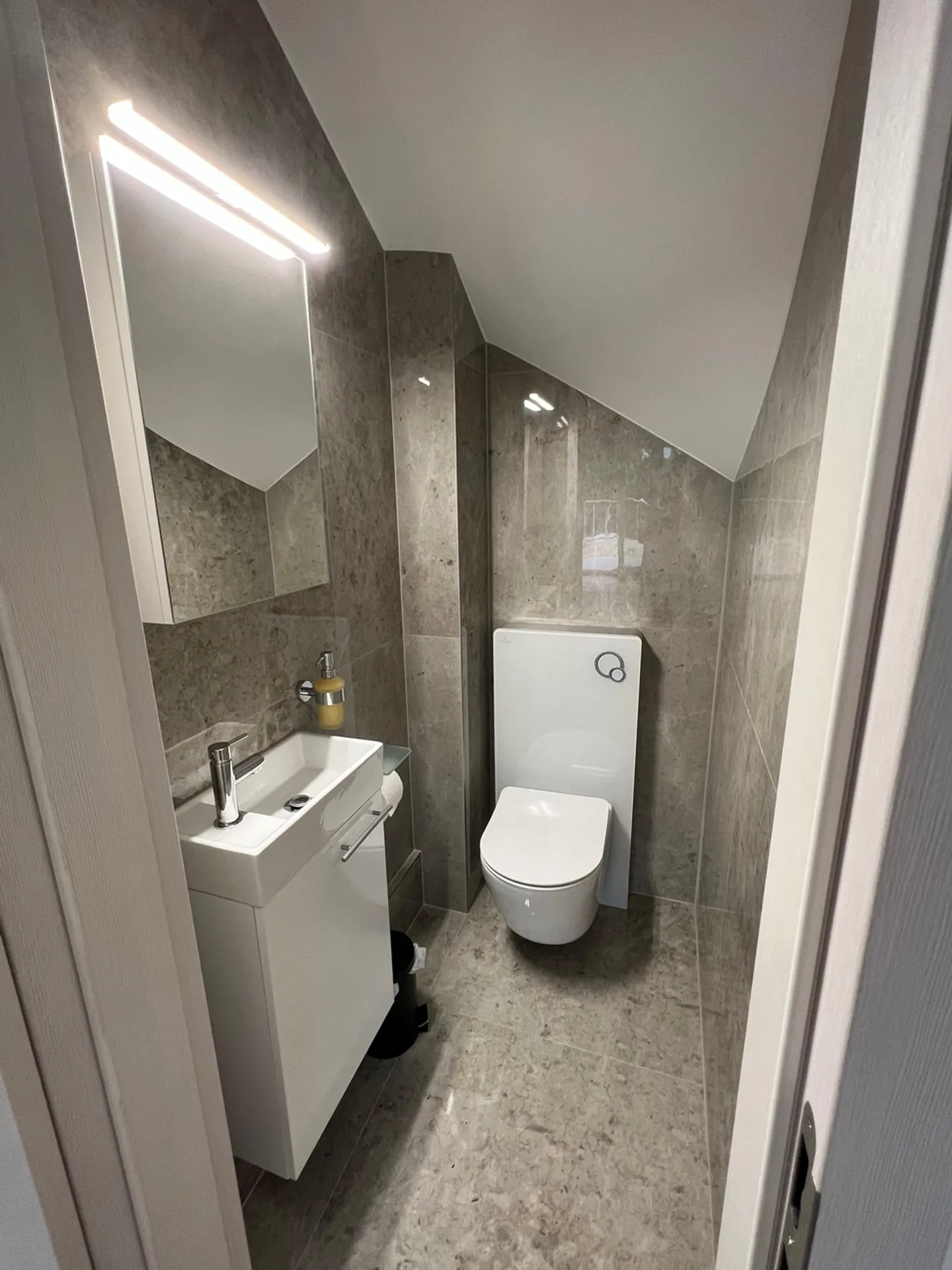 Modern 2.5 room apartment in the idyllic Rheinhalden district - Photo 9 of 13