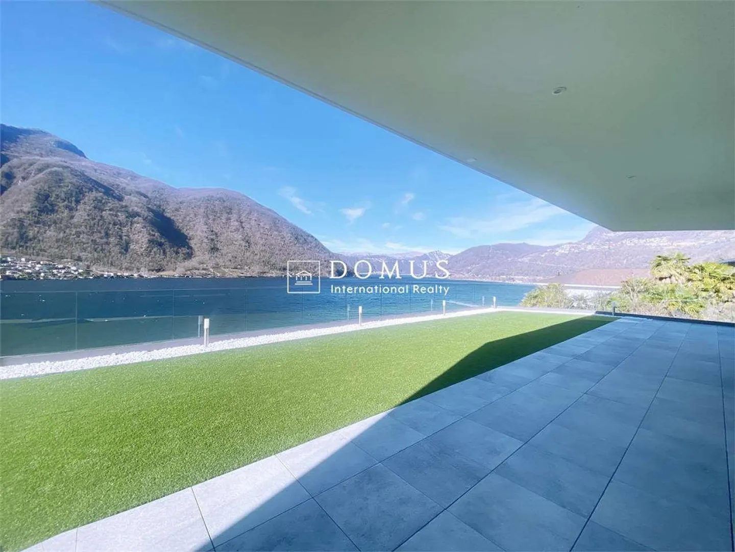 Stunning penthouse 6.5 rooms lakefront - Photo 1 of 9