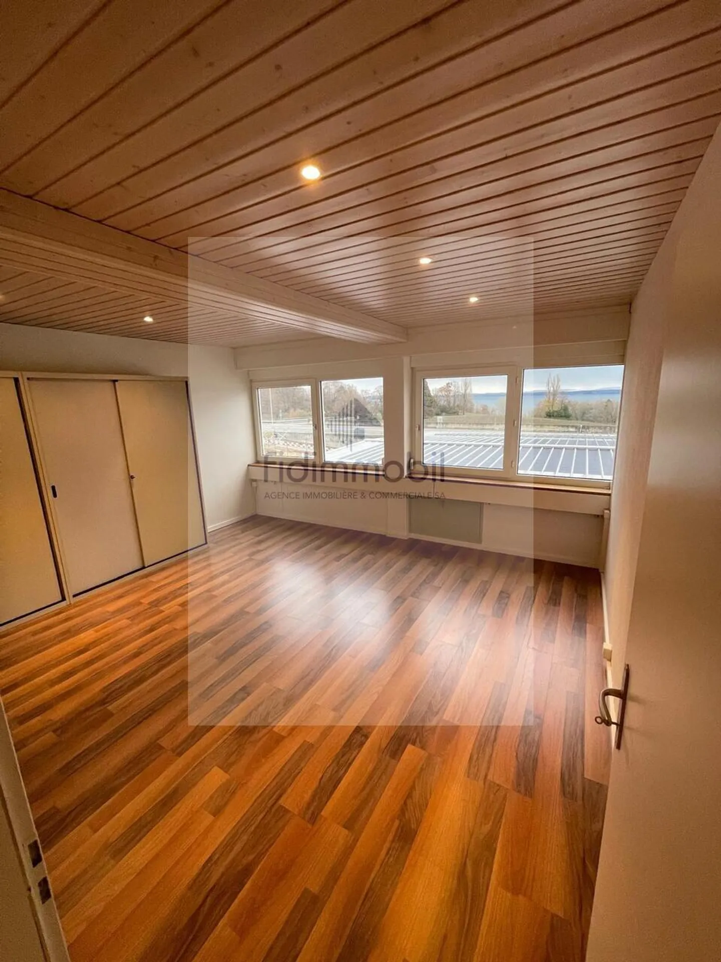 Gewerblicher / Handwerklicher Raum 172 m² zur Miete in Bevaix - Foto 8 von 10