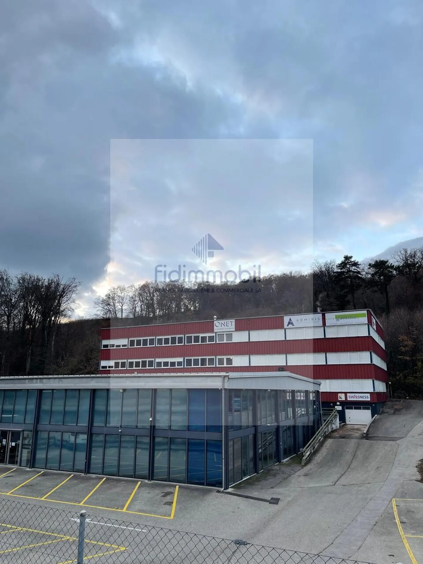 Gewerblicher / Handwerklicher Raum 172 m² zur Miete in Bevaix - Foto 2 von 10