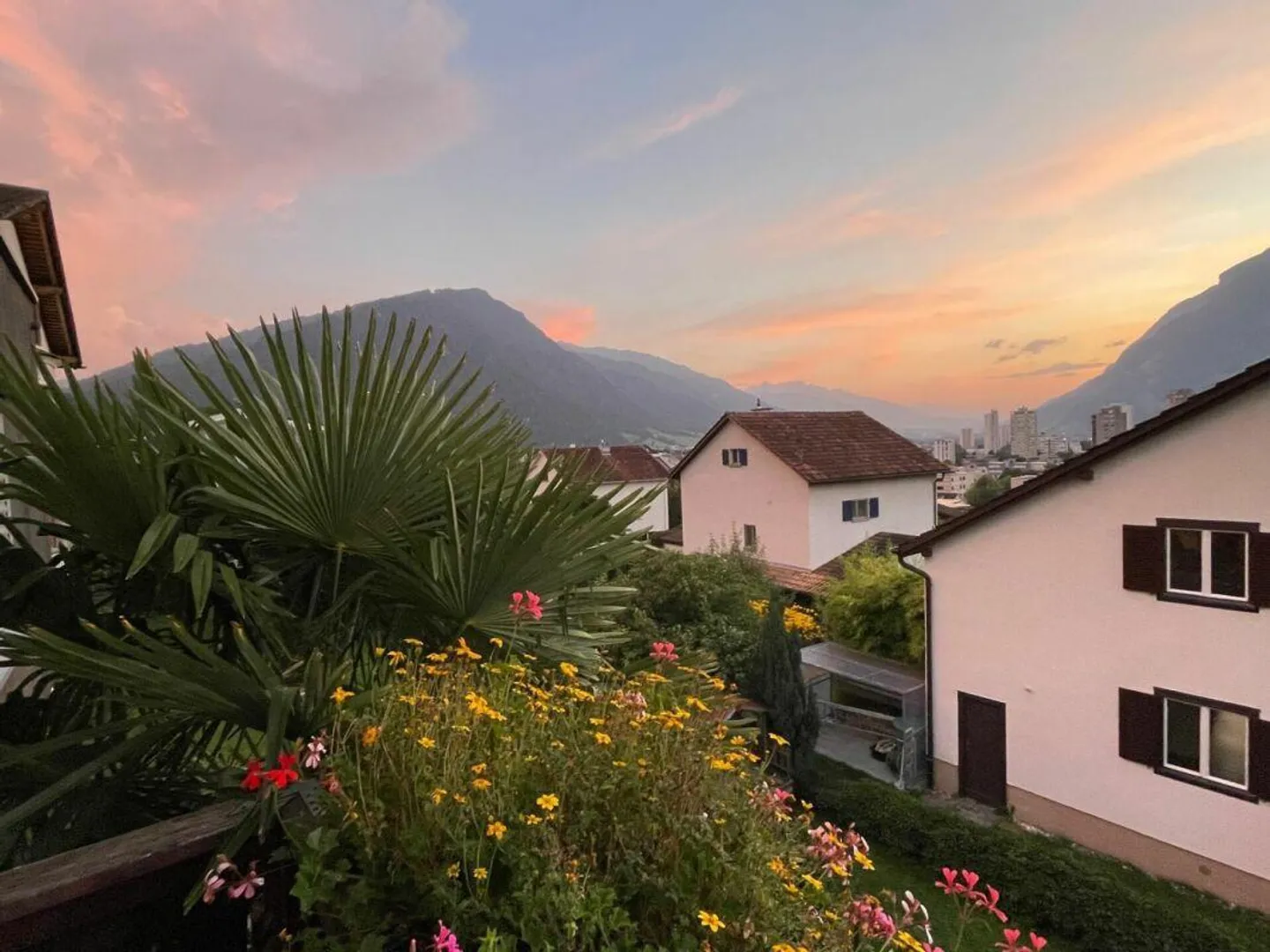 Attrayante maison individuelle de 7 pièces avec annexe moderne dans un quartier résidentiel privilégié de Coire - Photo 2 sur 10
