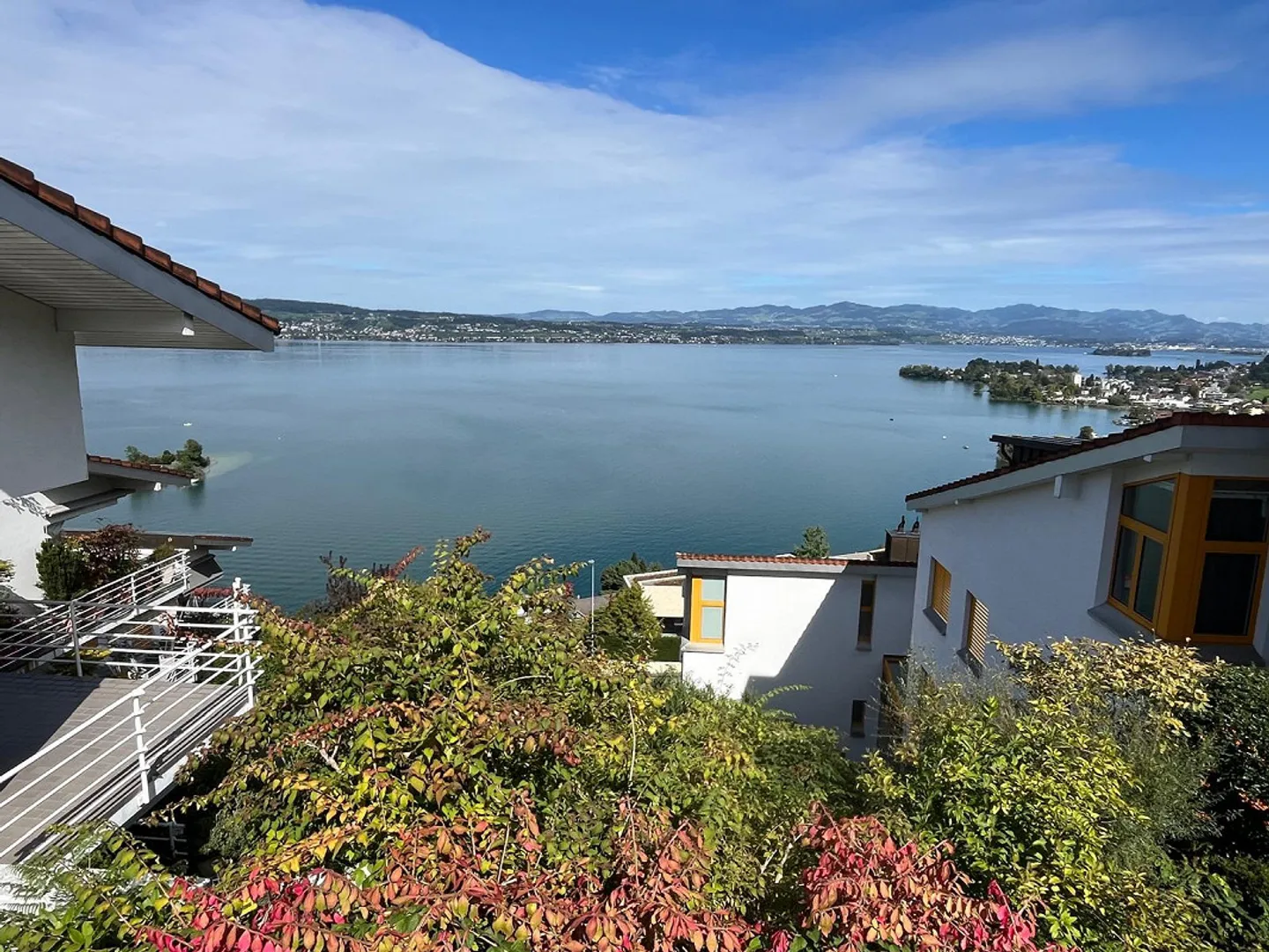 Dreamlike, light-flooded 3.5 room condominium with lake view - Photo 2 of 5