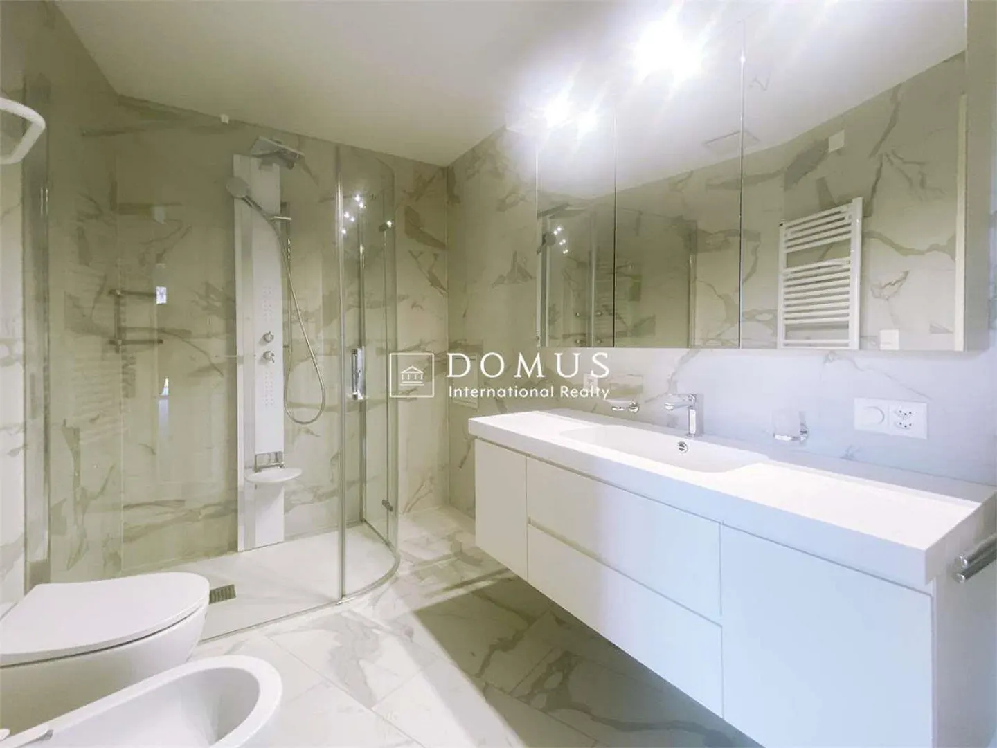 Stunning penthouse 6.5 rooms lakefront - Photo 7 of 9