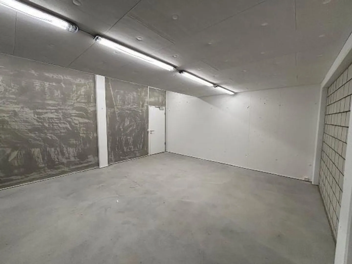 52 m² Magazzino/Stanza Hobby, nuova e centrale, in affitto a Seengen - Foto 5 di 13