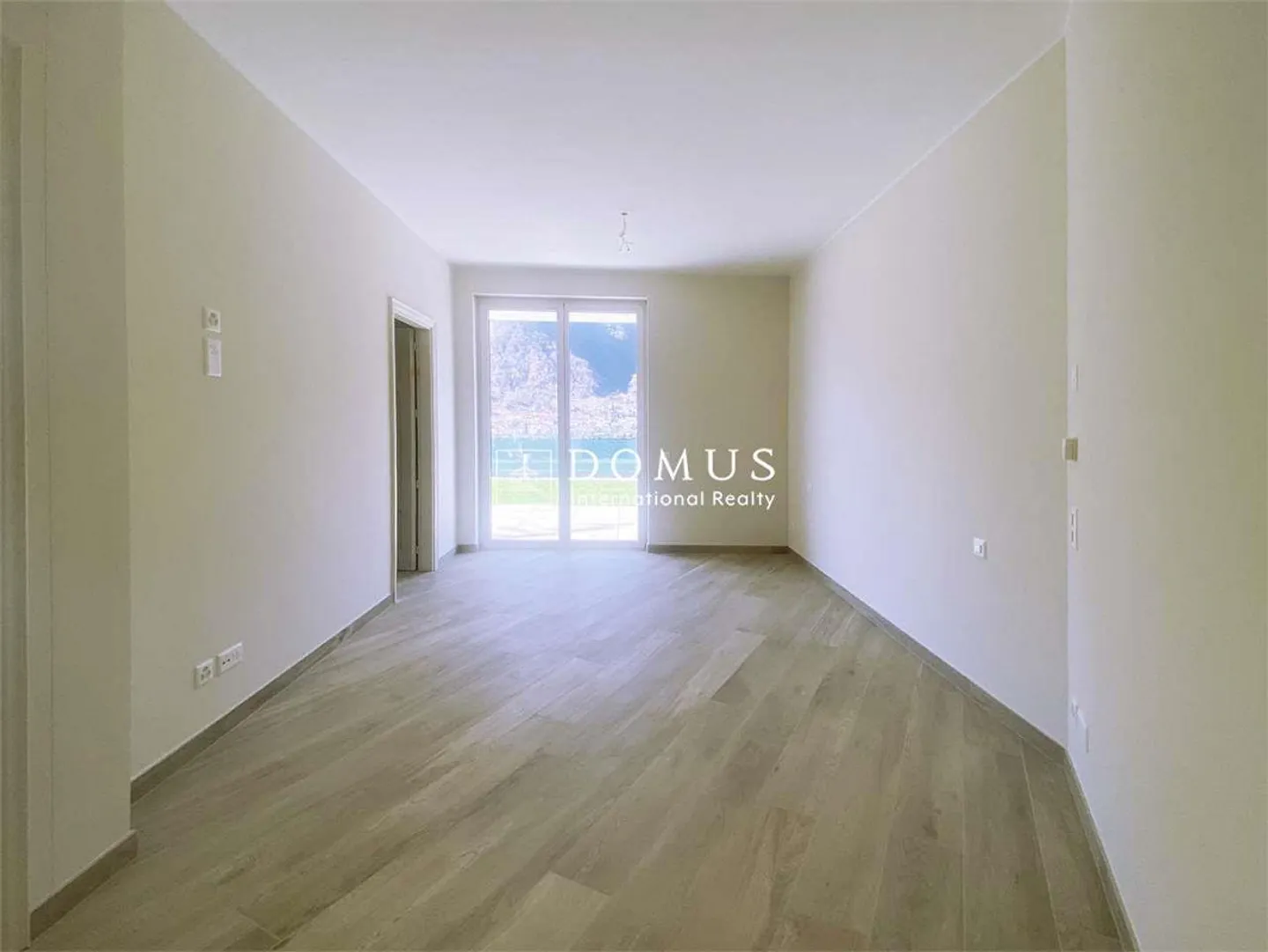 Stunning penthouse 6.5 rooms lakefront - Photo 8 of 9