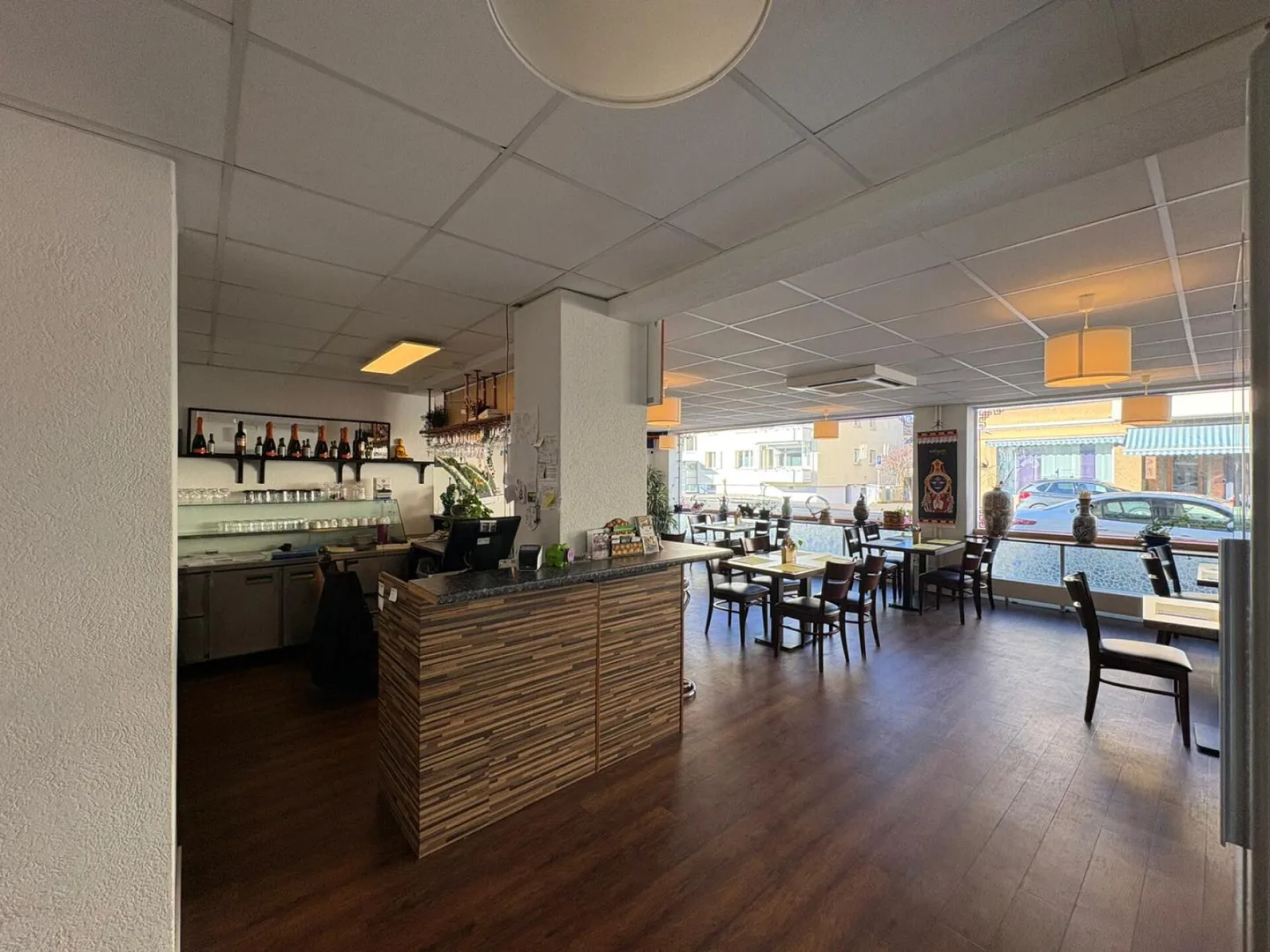 Locaux de restaurant modernes dans un bon emplacement à Liebefeld à reprendre - Photo 2 sur 9