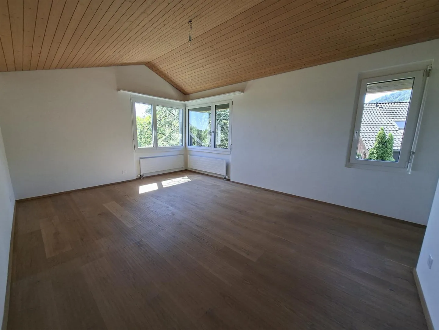 Maison individuelle spacieuse de 6 pièces sur le Sonnenhügel de Zurich-Leimbach (District 2) - Photo 9 sur 17