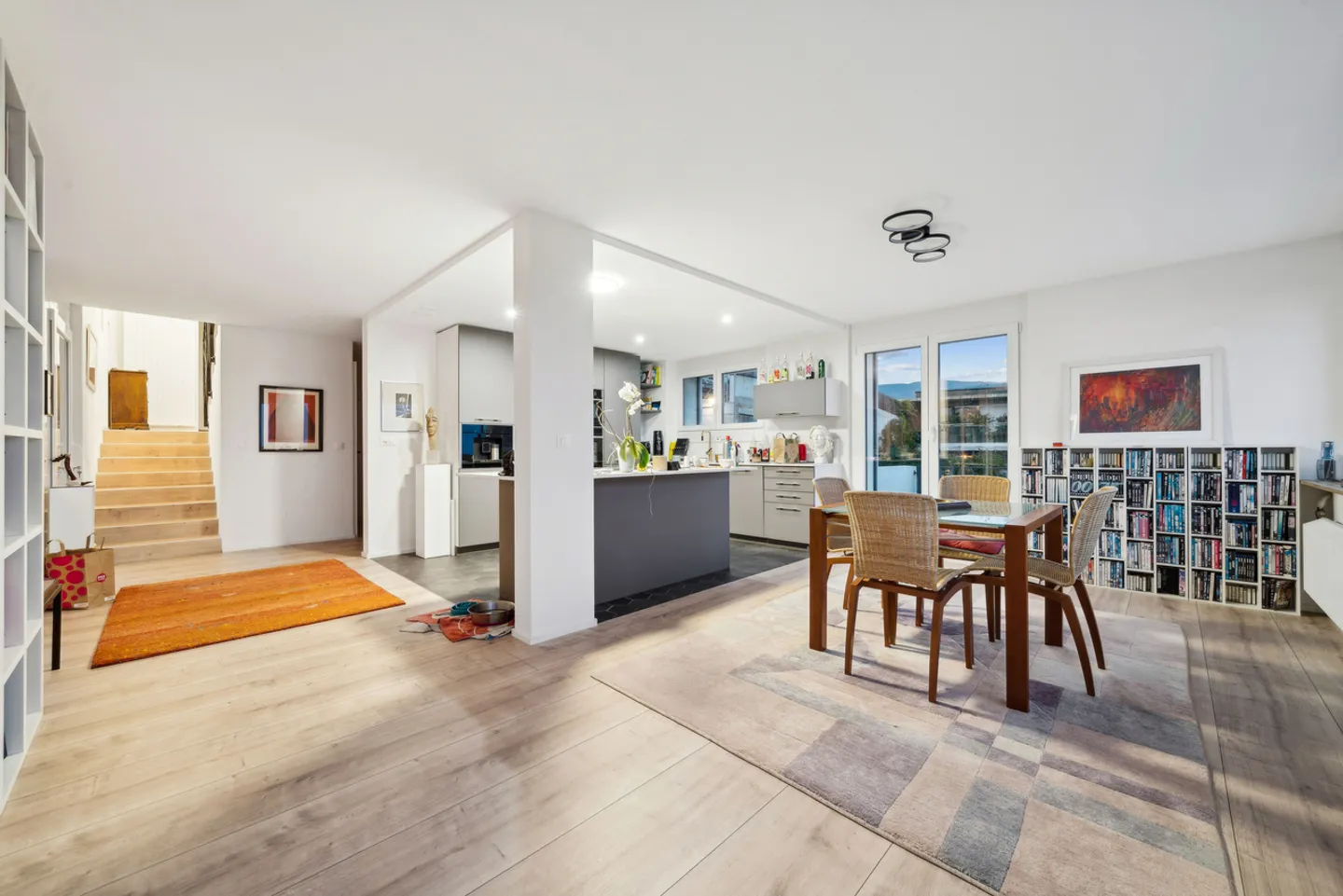 Lake View & Contemporary Elegance with Independent Studio - Photo 6 of 8