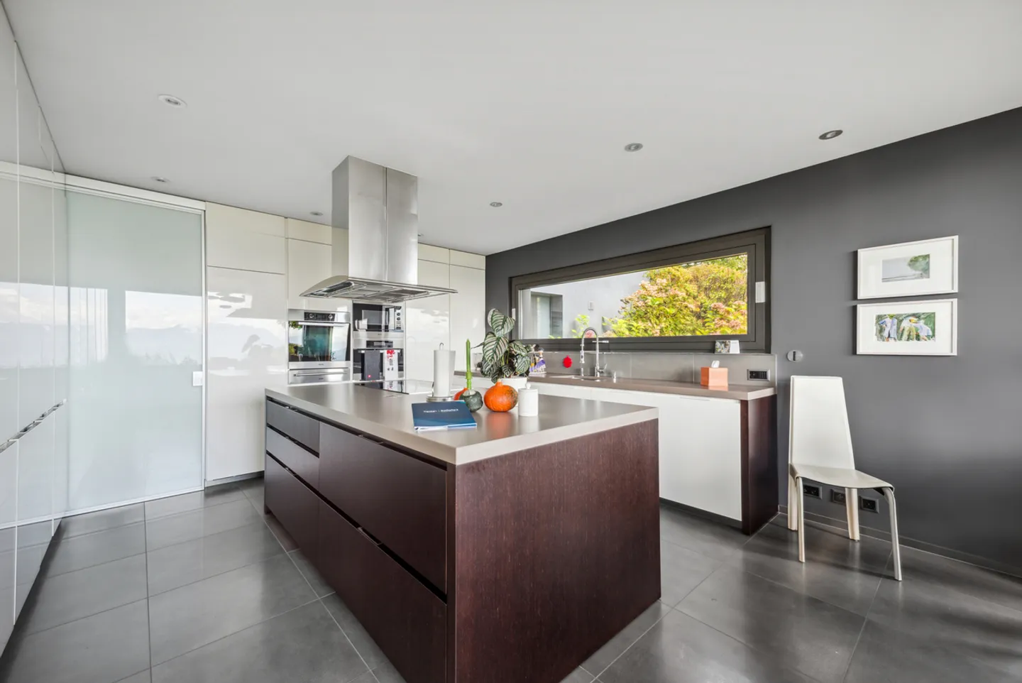 Villa contemporanea con vista mozzafiato - Foto 8 di 22