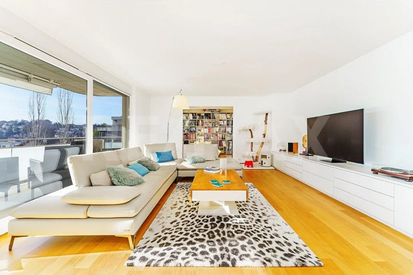 Un cadre de vie rare et privilégié: élégant appartement de 5.5 pièces avec balcon de 35 m² - Photo 1 sur 13