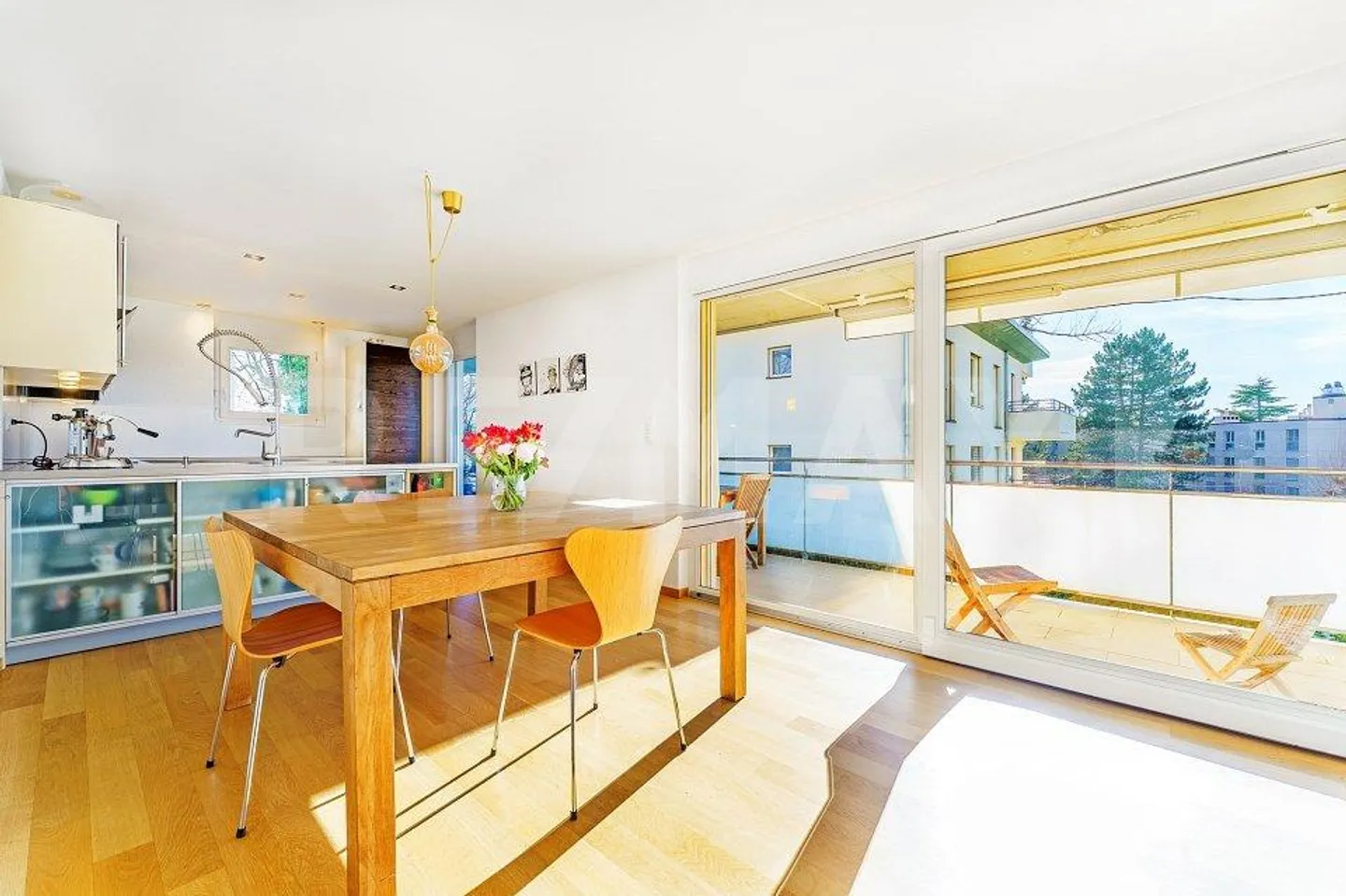 Un cadre de vie rare et privilégié: élégant appartement de 5.5 pièces avec balcon de 35 m² - Photo 5 sur 13