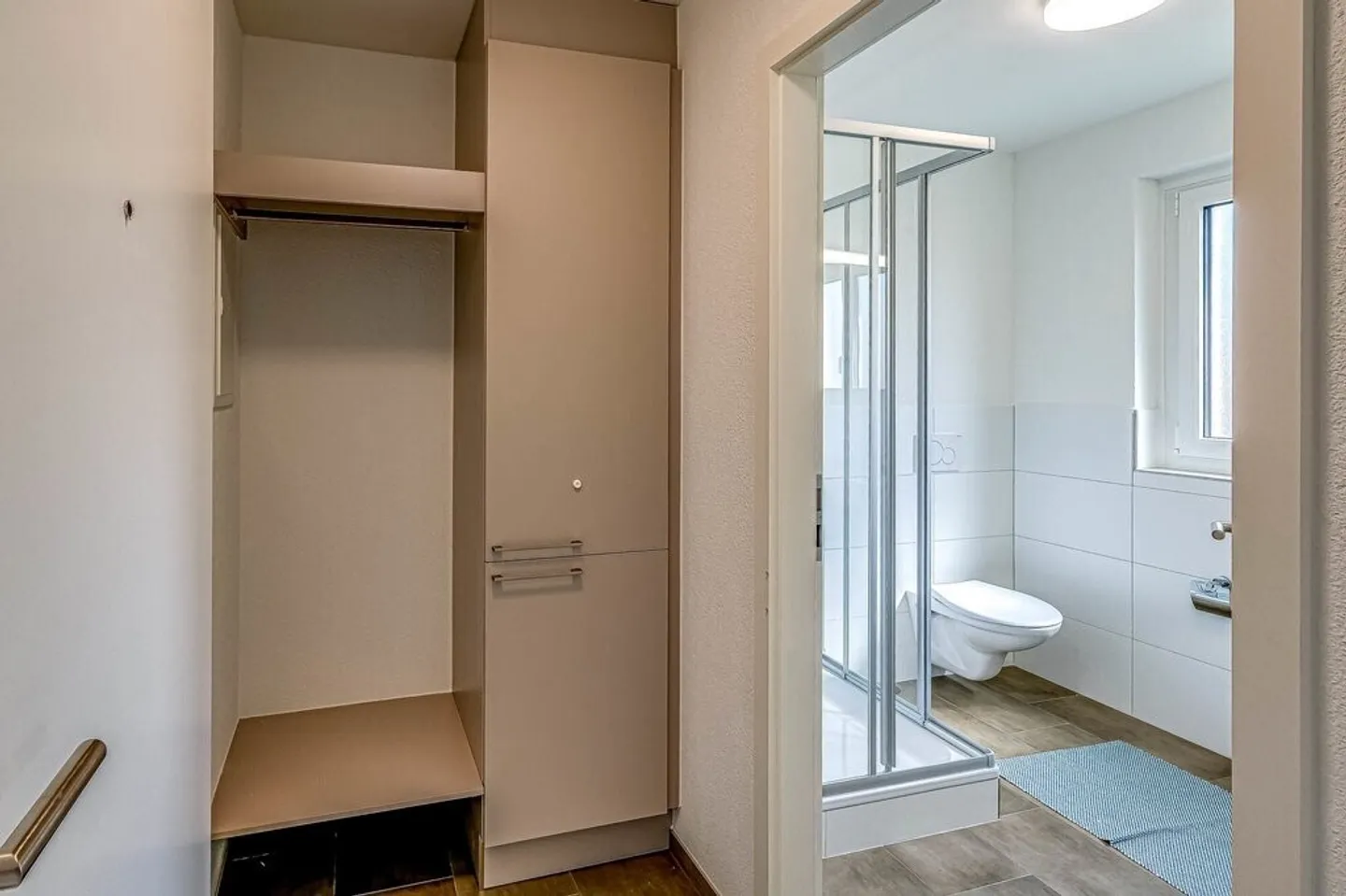 Apartment seeks single - Photo 6 of 6