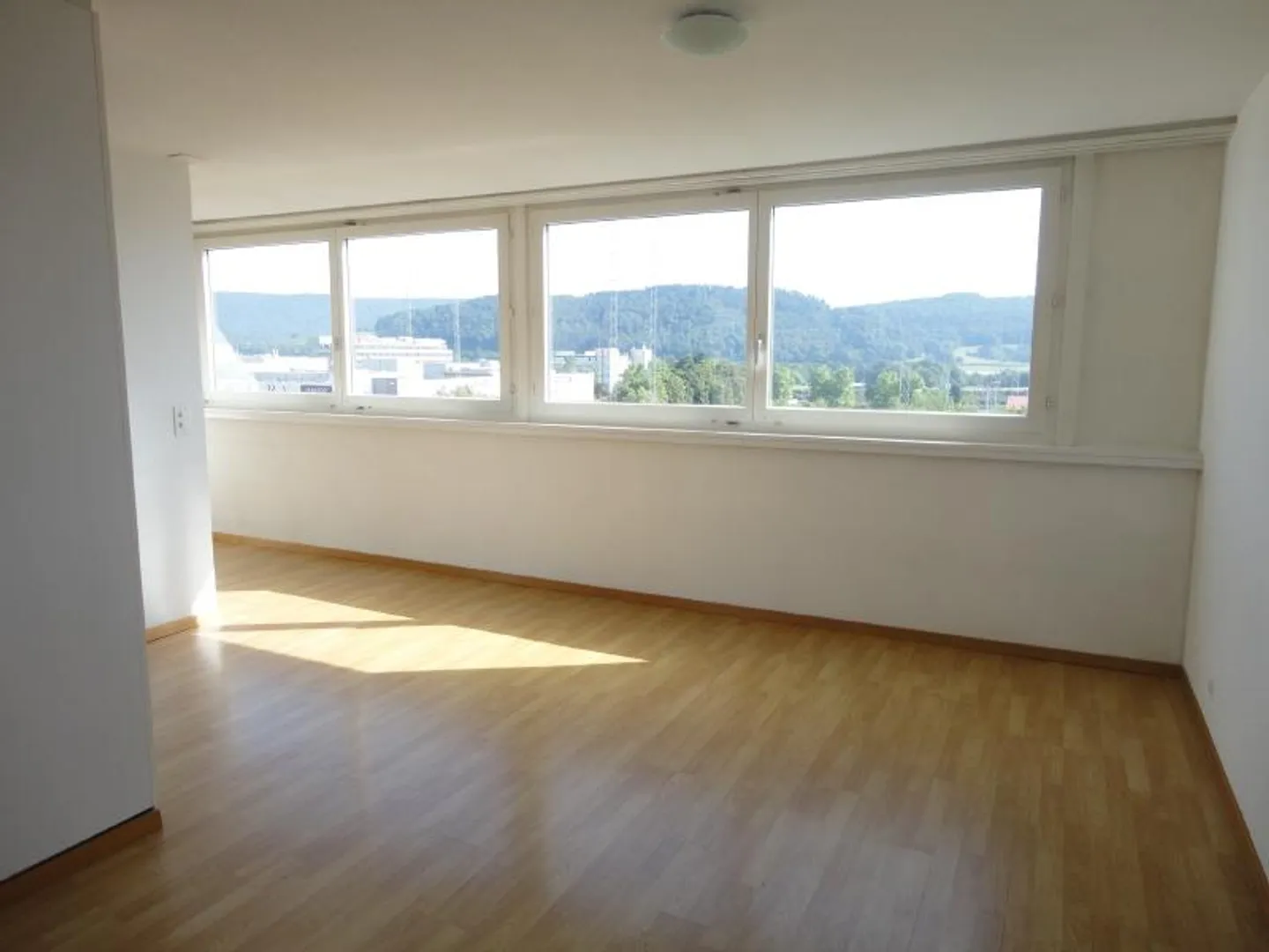 1-room apartment in Spreitenbach - Photo 2 of 4