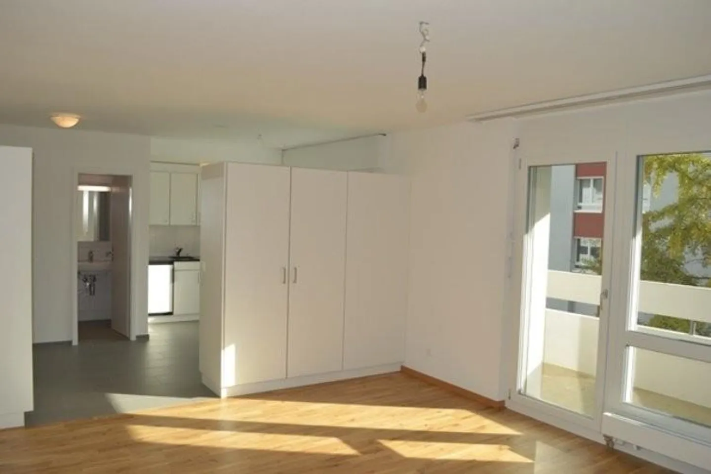 Moderne Wohnung Nähe Stadtzentrum - Foto 2 von 5