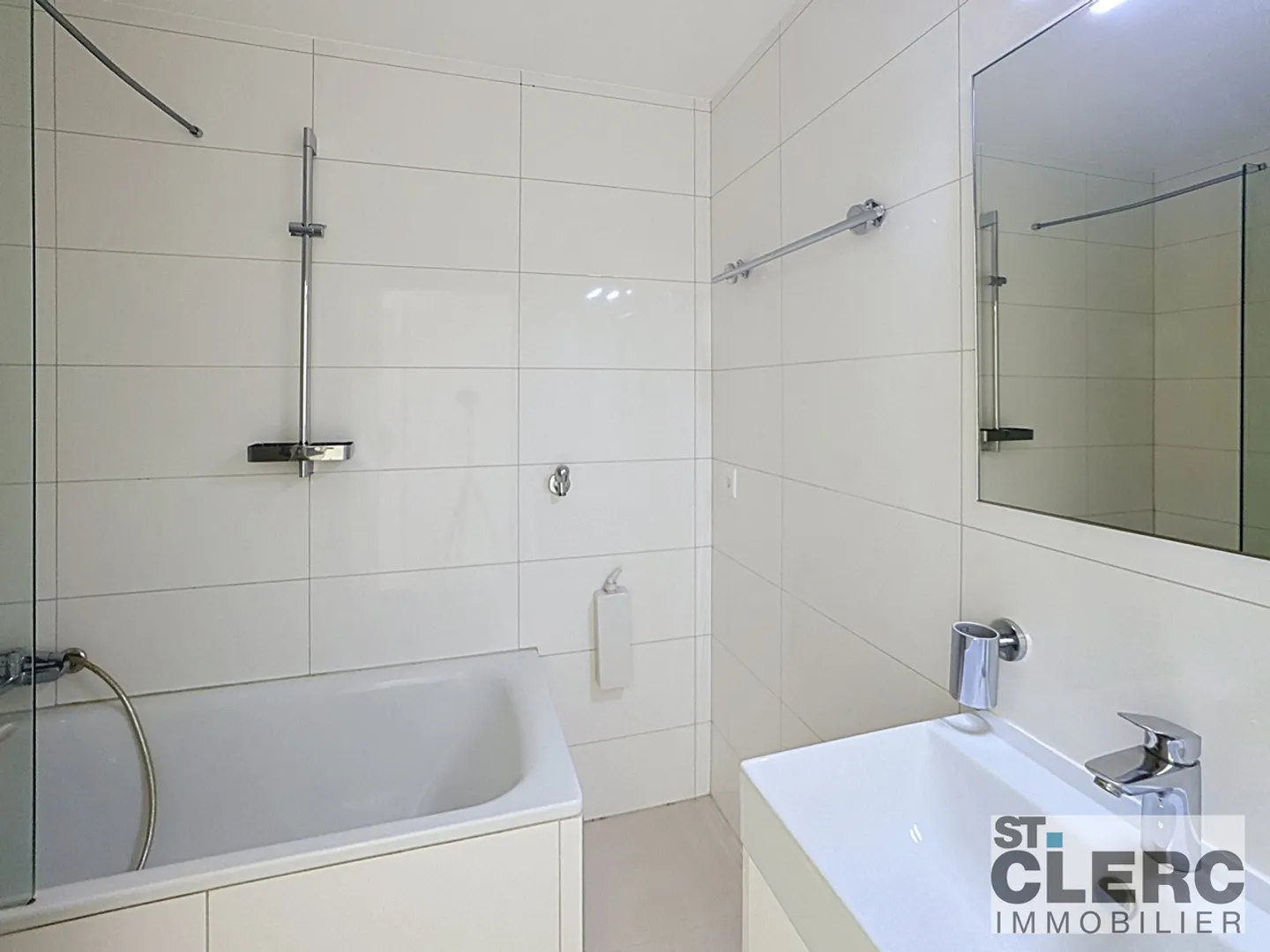 Appartement spacieux avec terrasse - Photo 9 sur 11