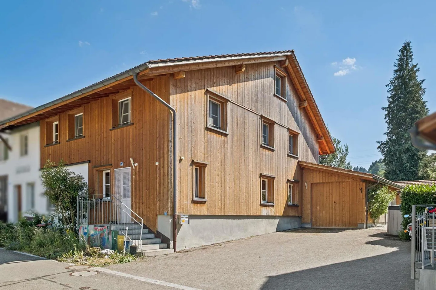 Grosszügiges Einfamilienhaus in Bäretswil - Foto 1 von 13