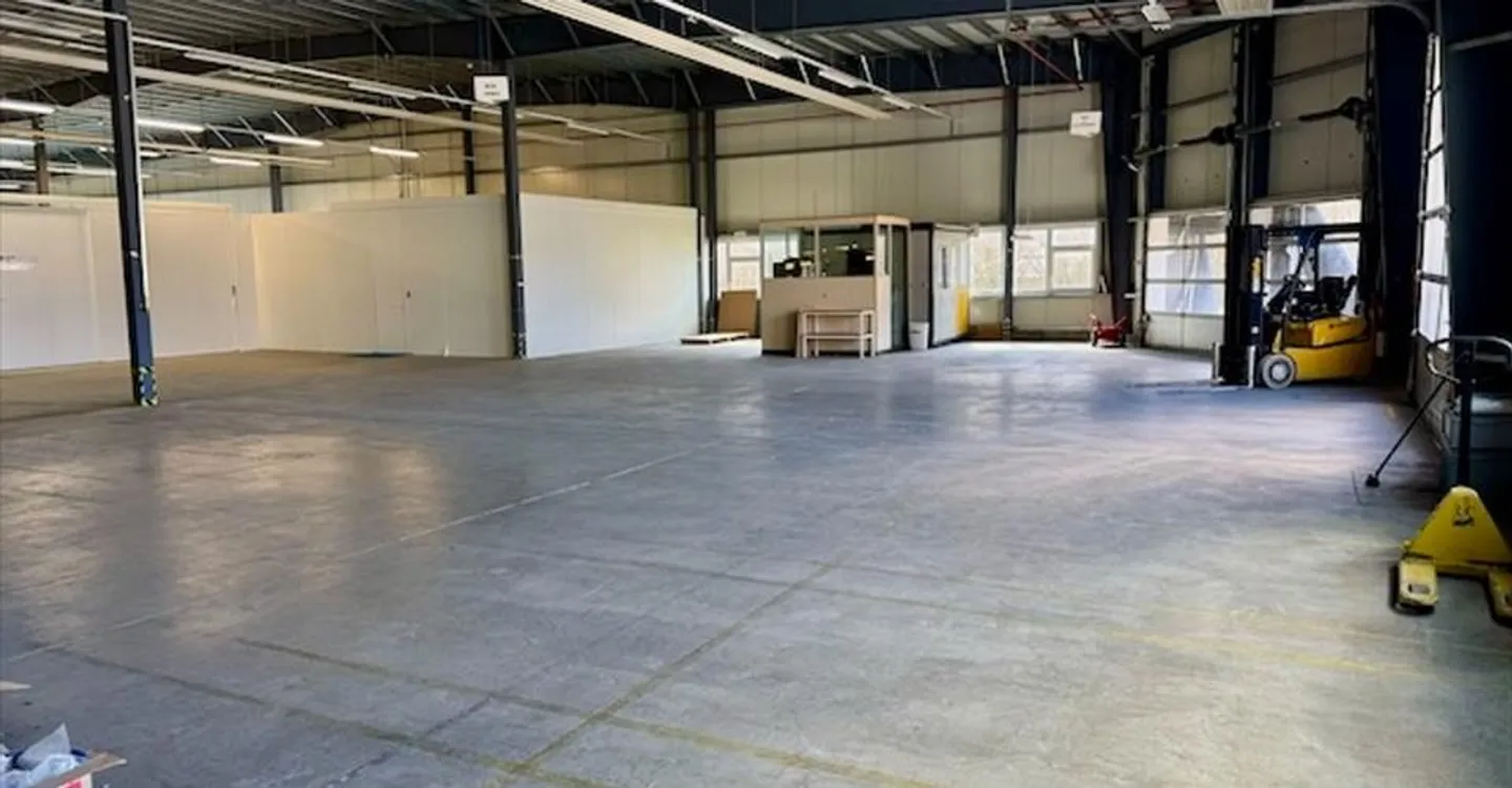 Mischgenutztes Gebäude mieten - Foto 2 von 7