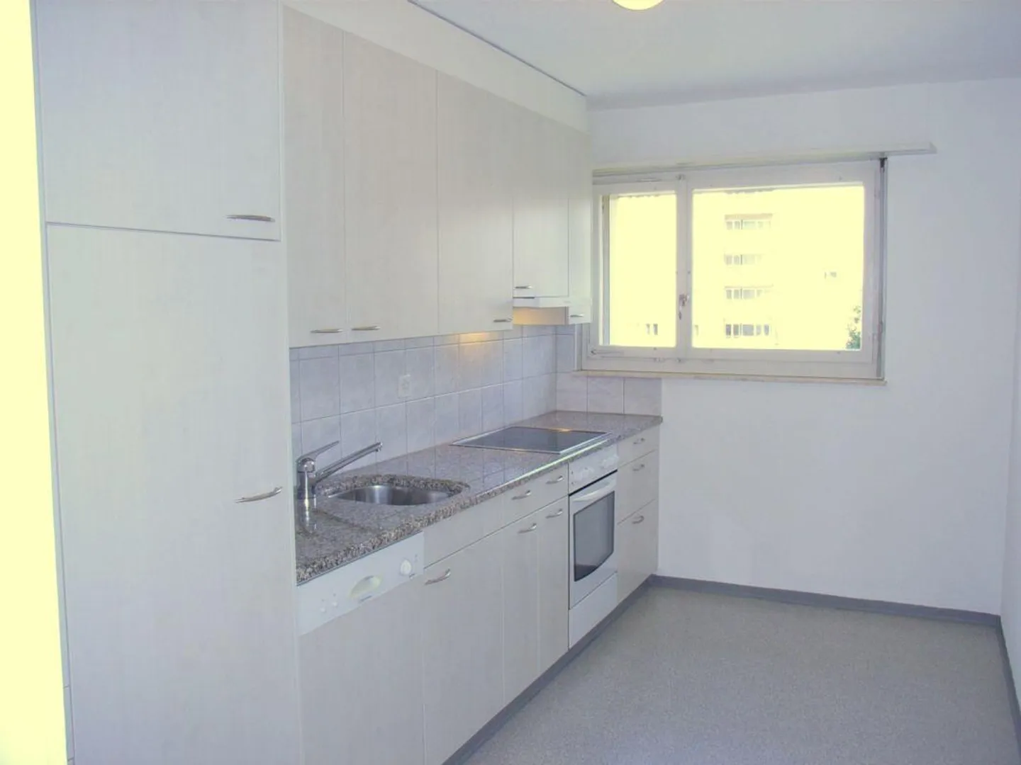 Beautiful, bright 4-room apartment - Photo 1 of 16