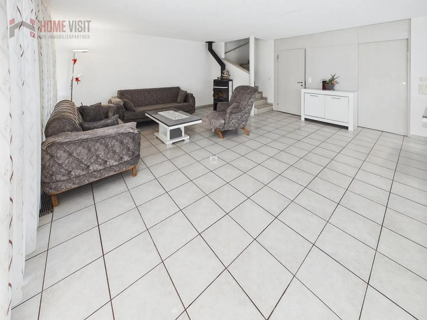 Spacious 5.5-Room Semi-Detached House - Living with Plenty of Space and Charm - Photo 6 of 19