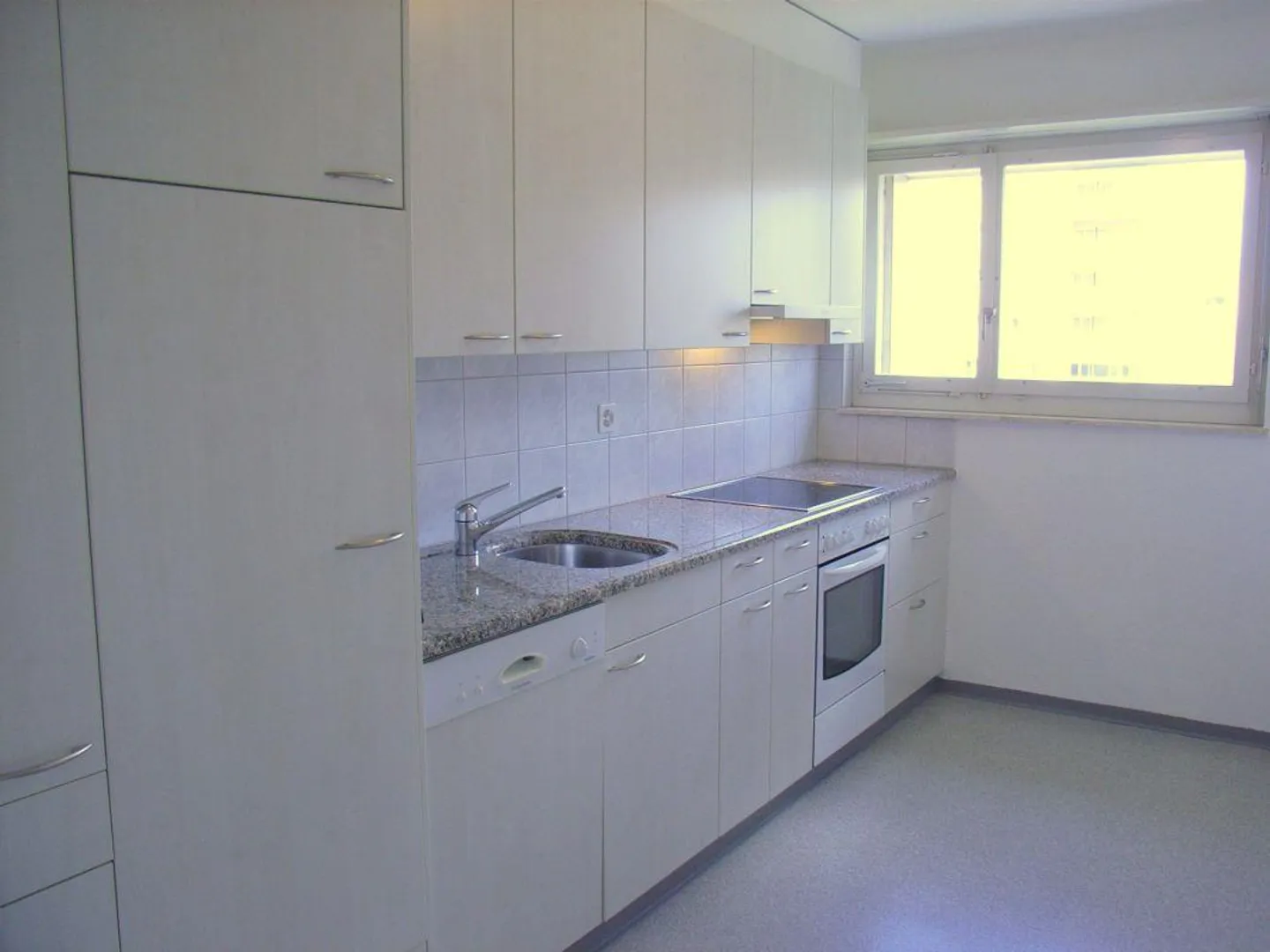 Beautiful, bright 4-room apartment - Photo 7 of 16