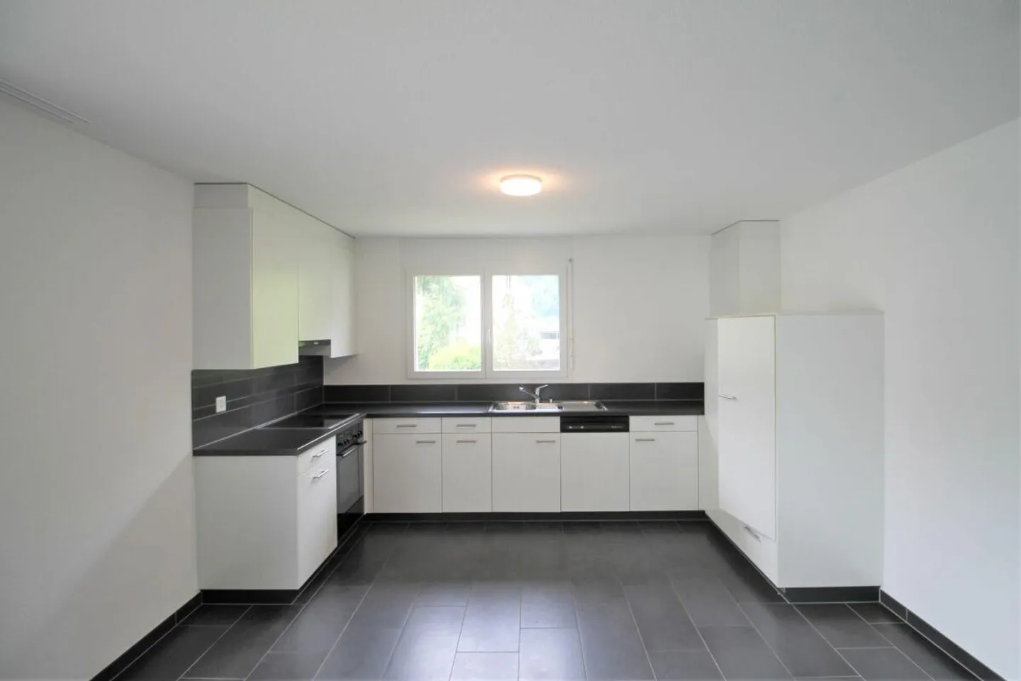 Geräumige Wohnung mit Bergsicht - Foto 2 von 10