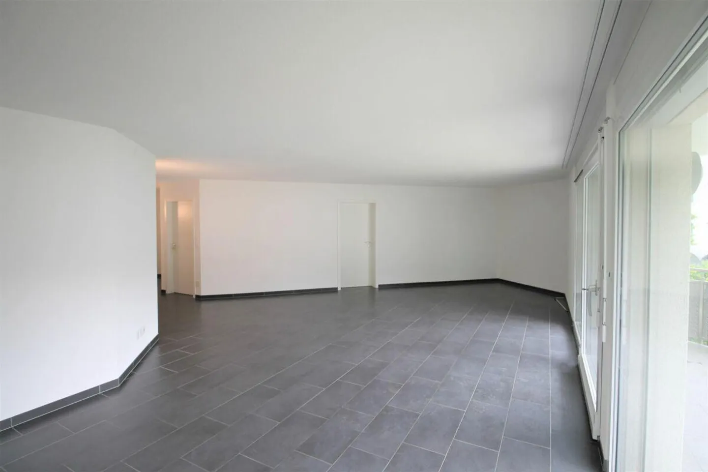 Geräumige Wohnung mit Bergsicht - Foto 3 von 10