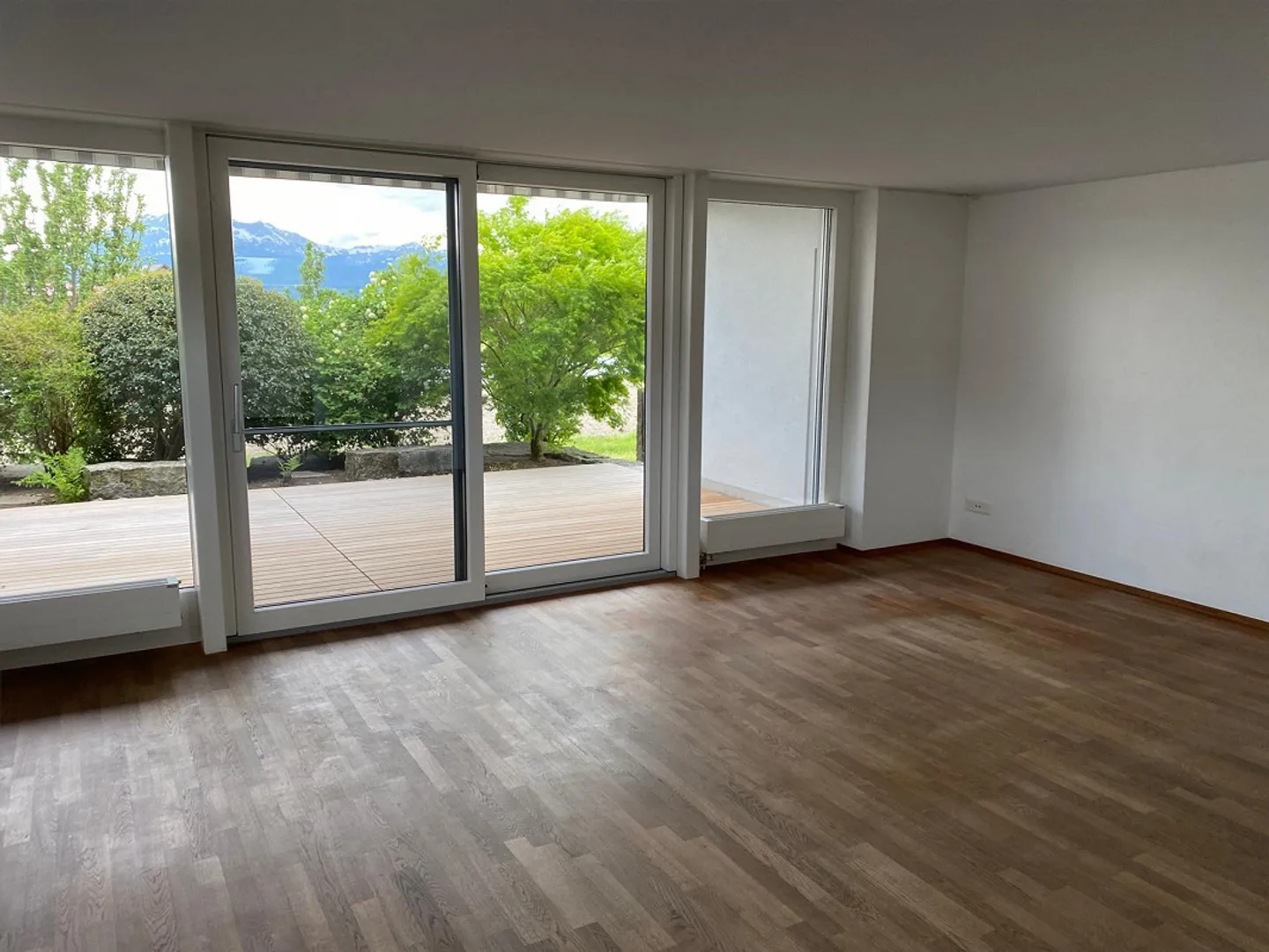 Casa unifamiliare indipendente di 7,5 locali con giardino e piscina - Foto 2 di 12