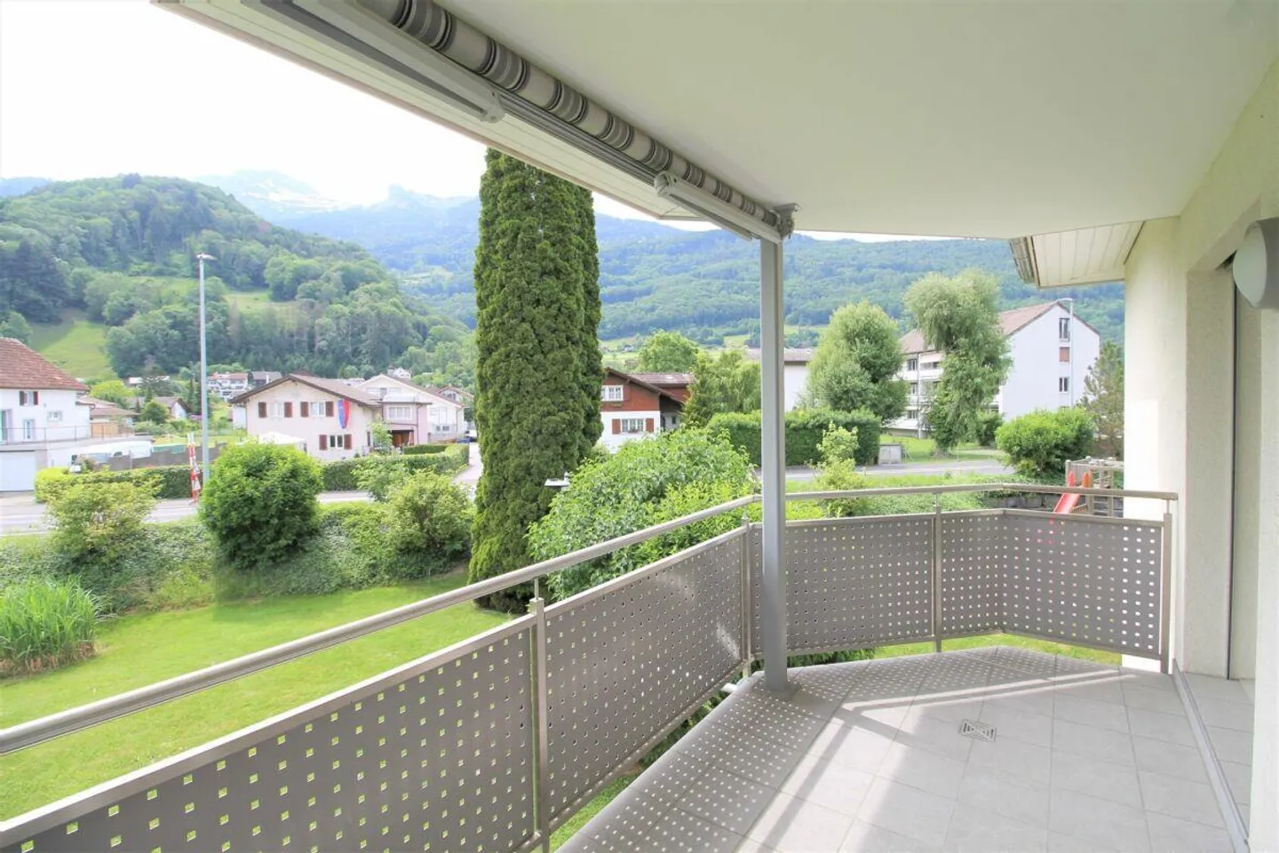 Geräumige Wohnung mit Bergsicht - Foto 8 von 10