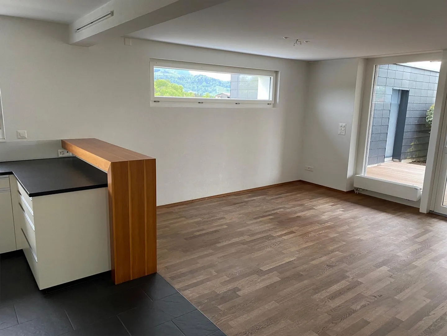 Casa unifamiliare indipendente di 7,5 locali con giardino e piscina - Foto 4 di 12