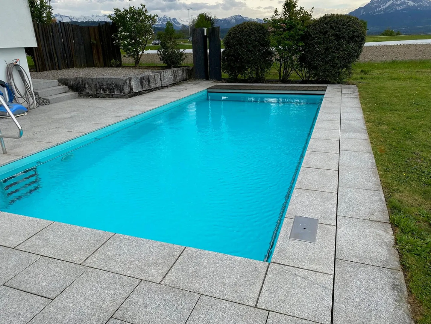 Casa unifamiliare indipendente di 7,5 locali con giardino e piscina - Foto 7 di 12