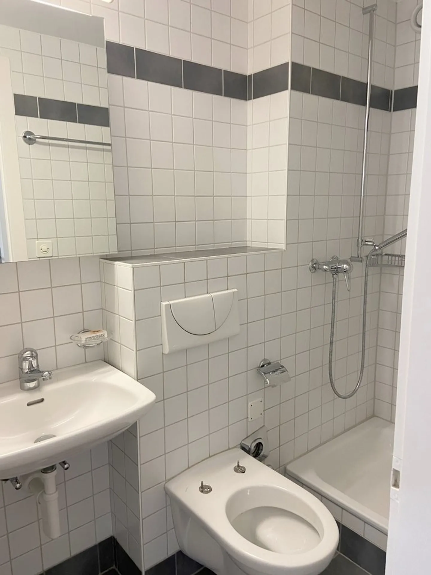 Camera in affitto con bagno - Foto 2 di 2