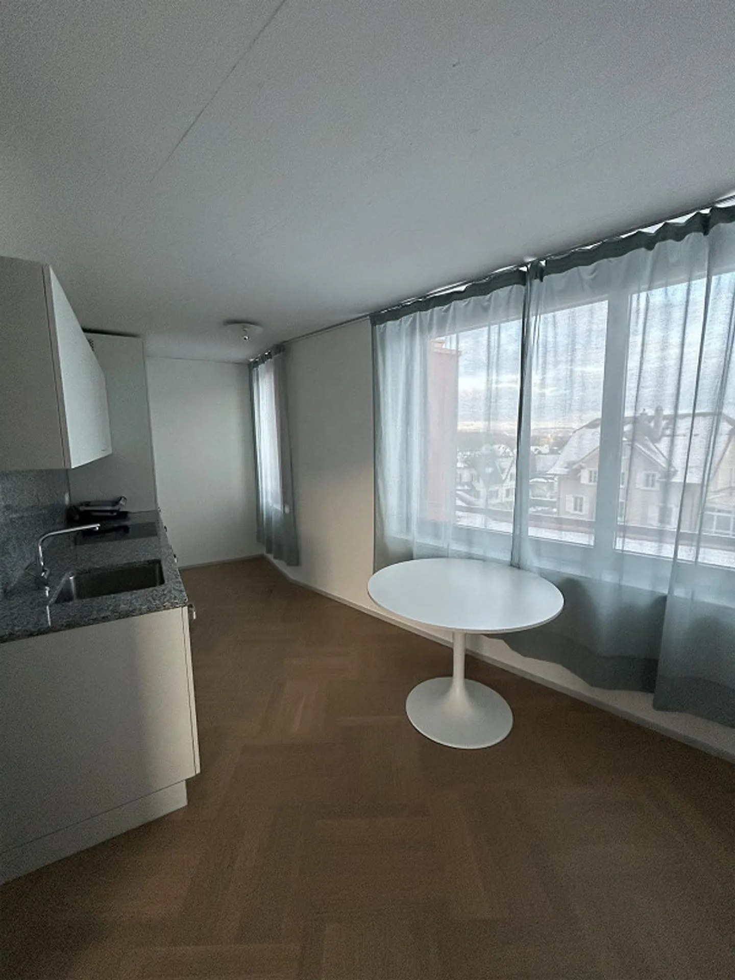 Helle 1.5-Zimmer-Attika-Wohnung mit grosser Terrasse in Dietikon - Foto 7 von 14