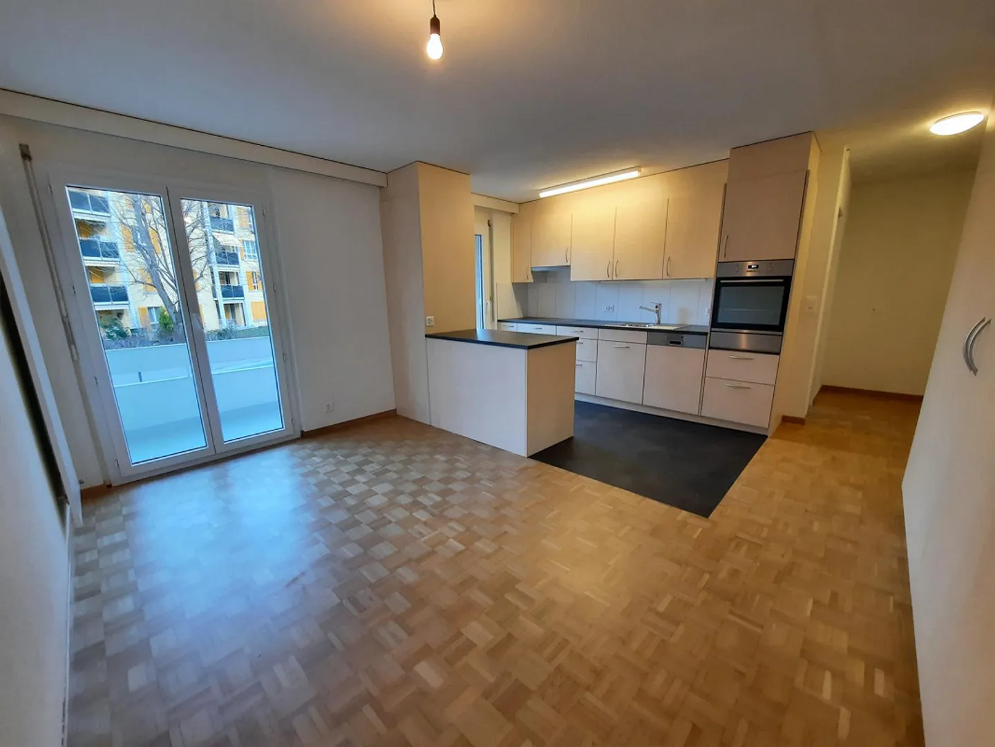 Appartement 2.5 pièces confortable - Photo 2 sur 7