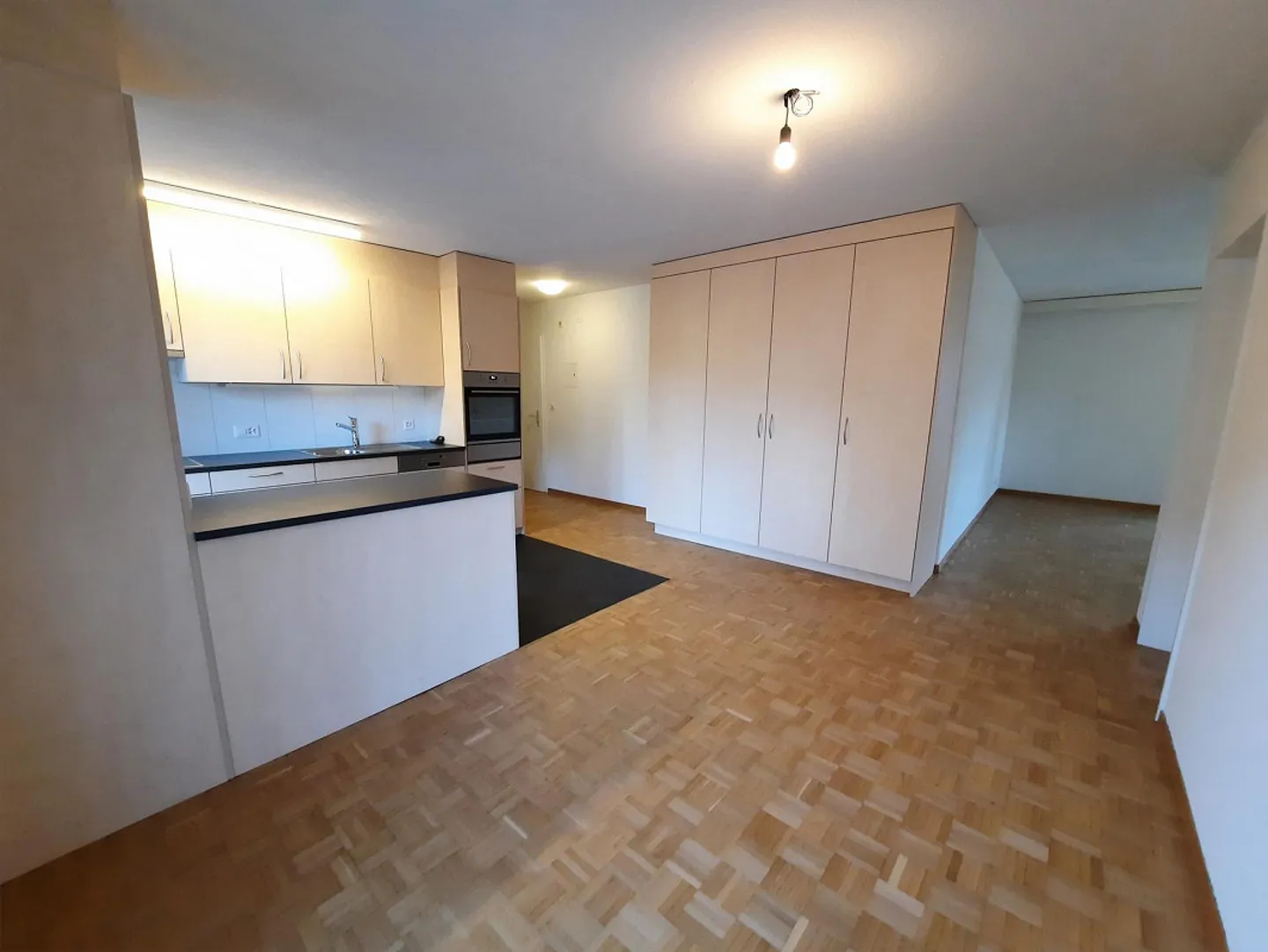 Appartement 2.5 pièces confortable - Photo 3 sur 7