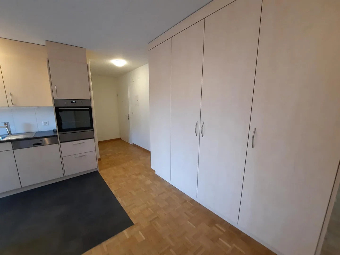Appartement 2.5 pièces confortable - Photo 4 sur 7
