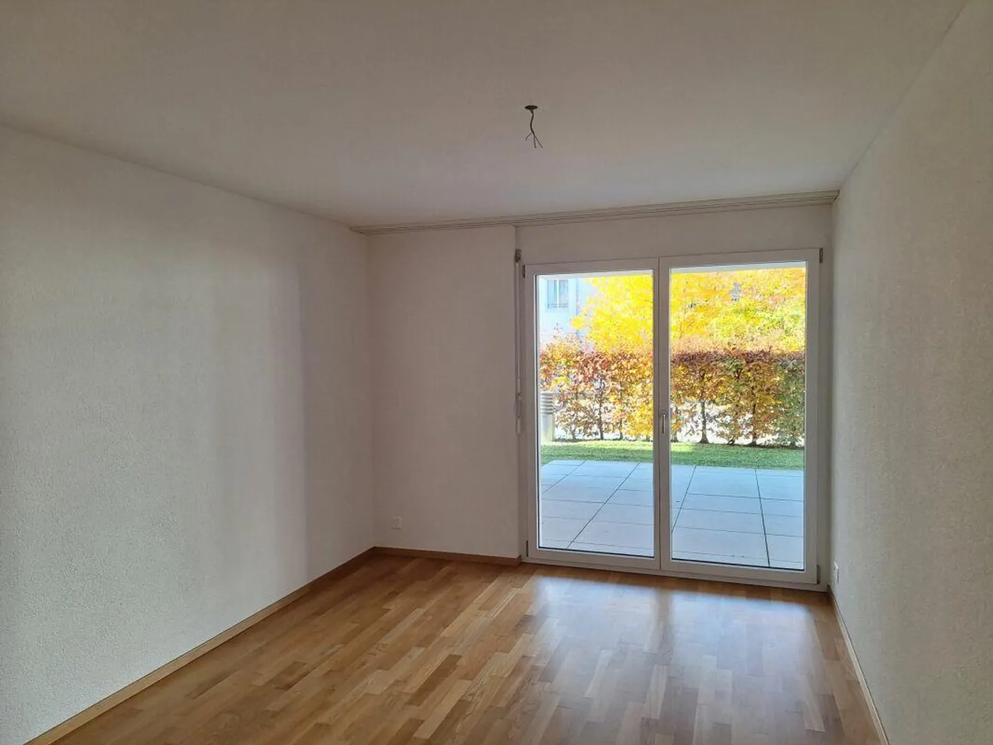 Appartamento luminoso e spazioso di 3,5 locali con patio - Foto 5 di 9