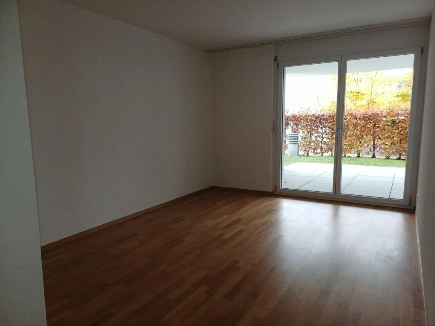 Appartamento luminoso e spazioso di 3,5 locali con patio - Foto 6 di 9