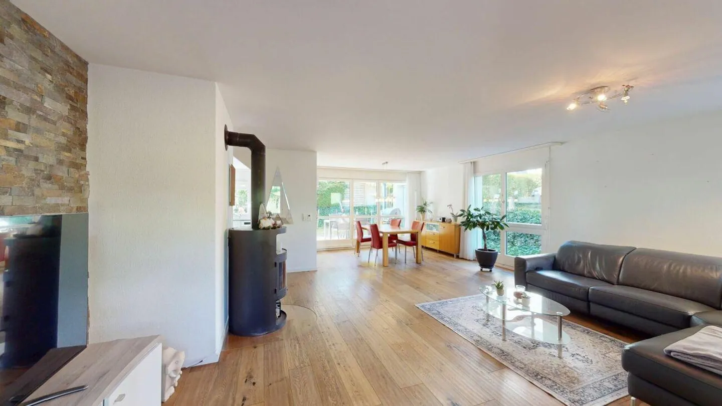Bright Garden Apartment for Comfort - Photo 3 of 12