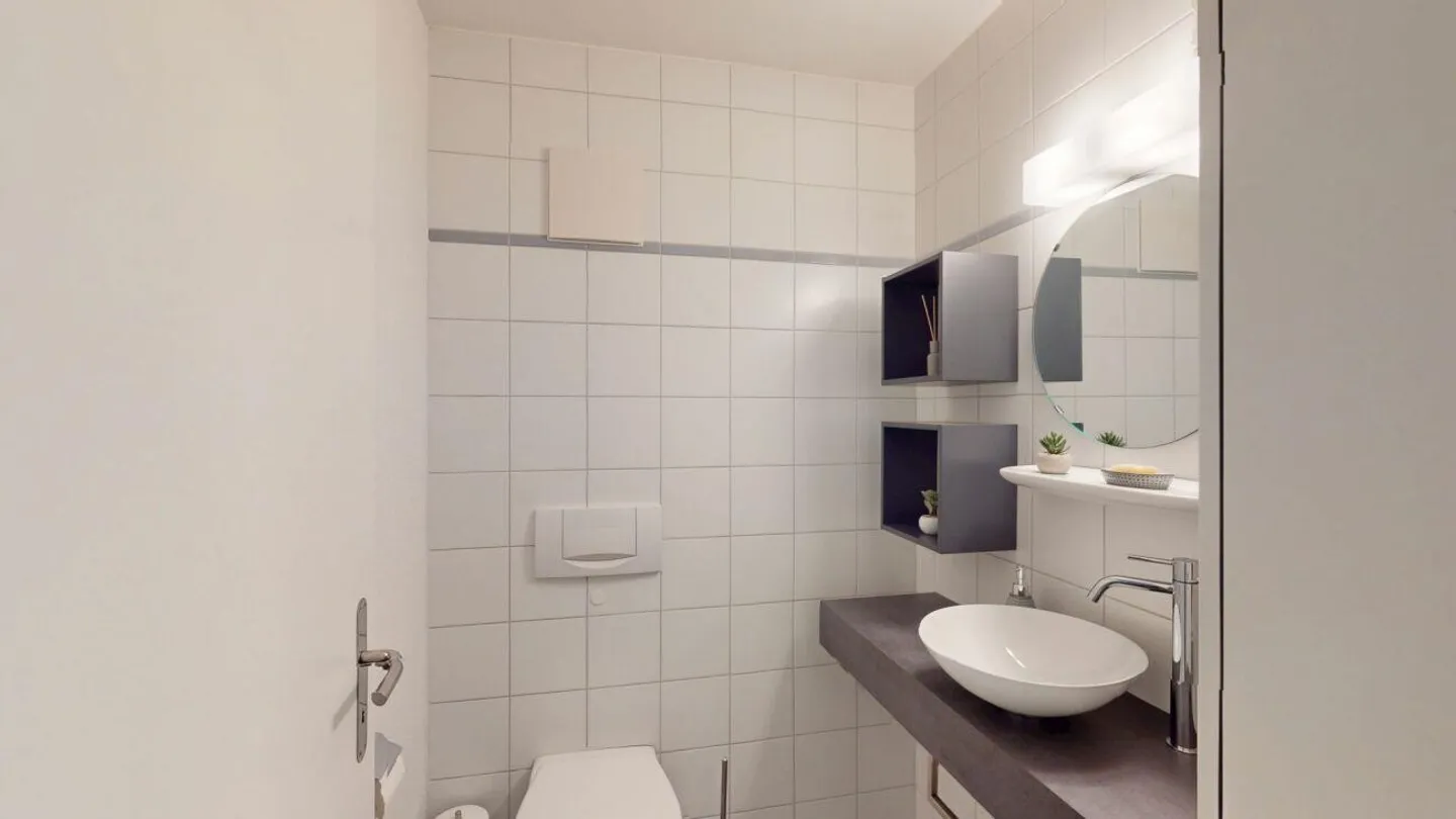 Bright Garden Apartment for Comfort - Photo 8 of 12