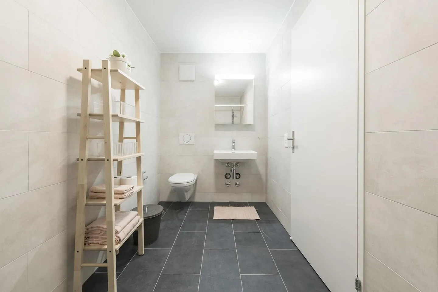2.5-room apartment with its own washing machine - Photo 7 of 9