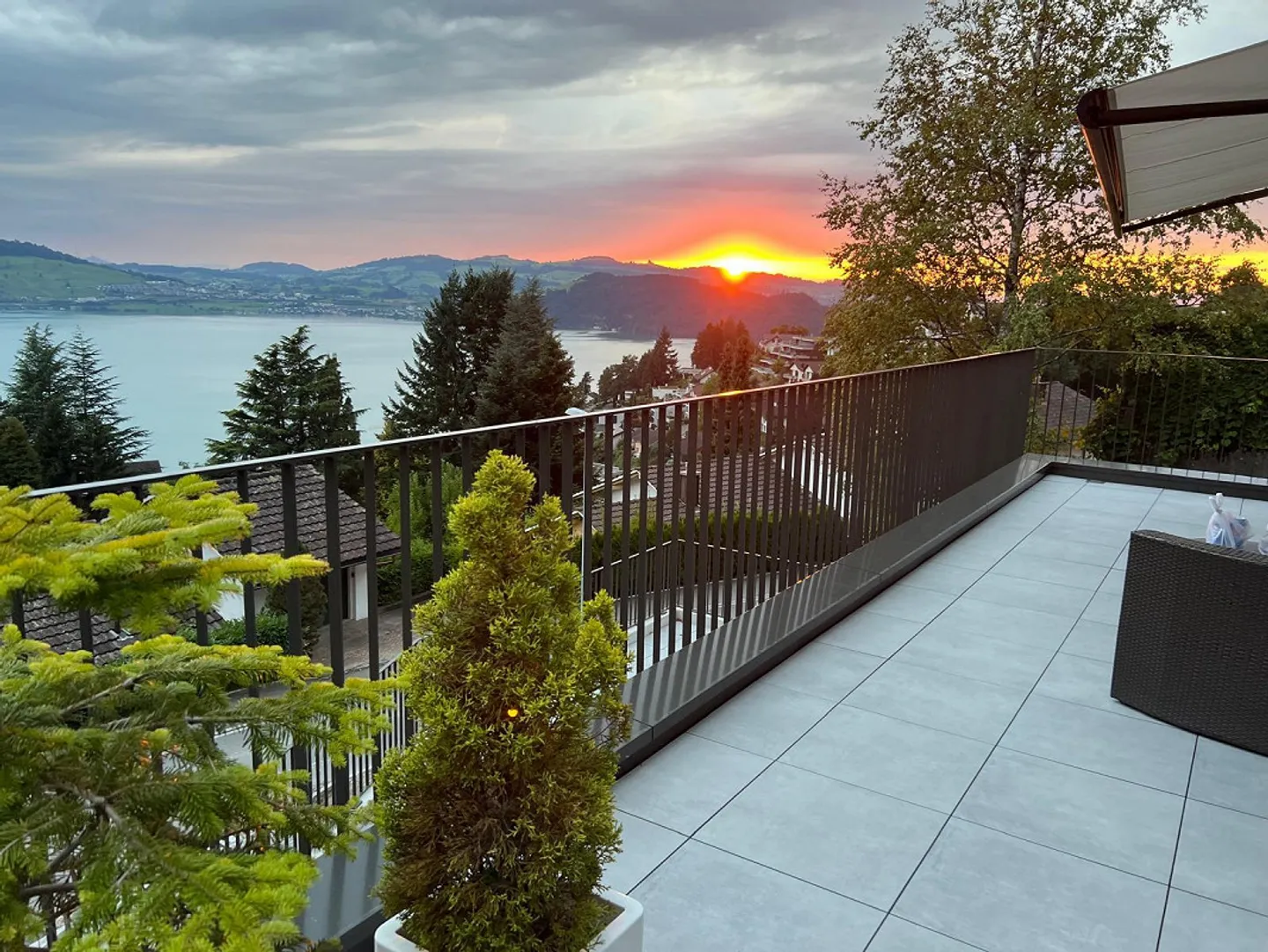 Modern 4.5-Room New-Build Apartment with Lake View & Direct Lift Access - Photo 1 of 5