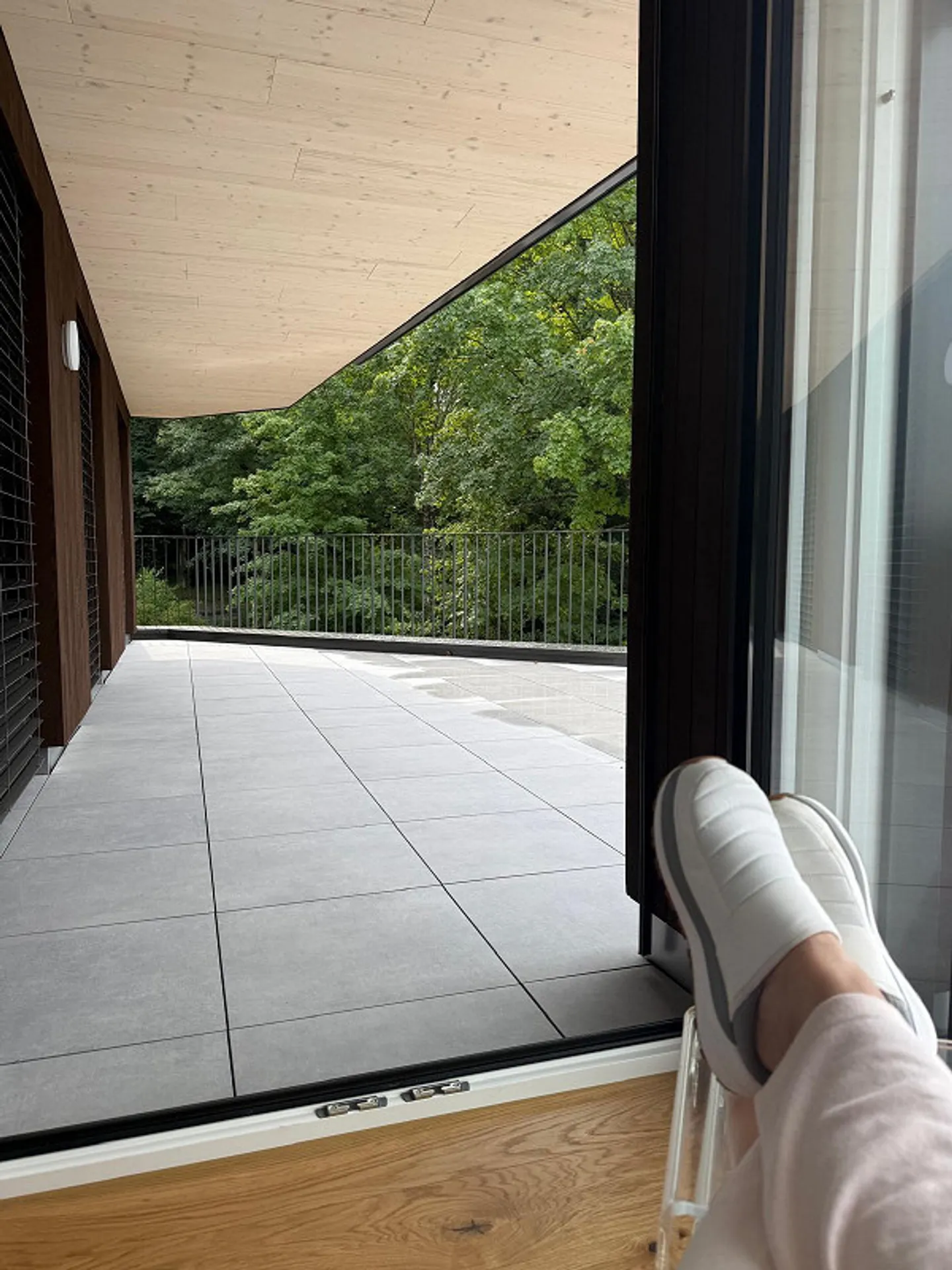 Modern 4.5-Room New-Build Apartment with Lake View & Direct Lift Access - Photo 2 of 5