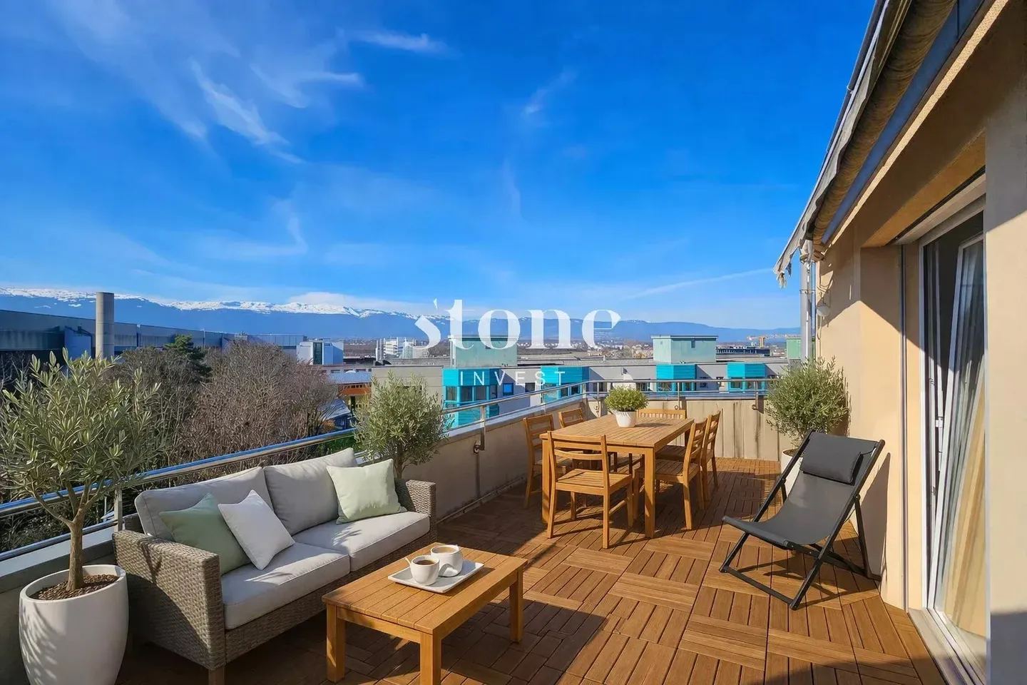 Stunning Penthouse with Terrace - Photo 2 of 4