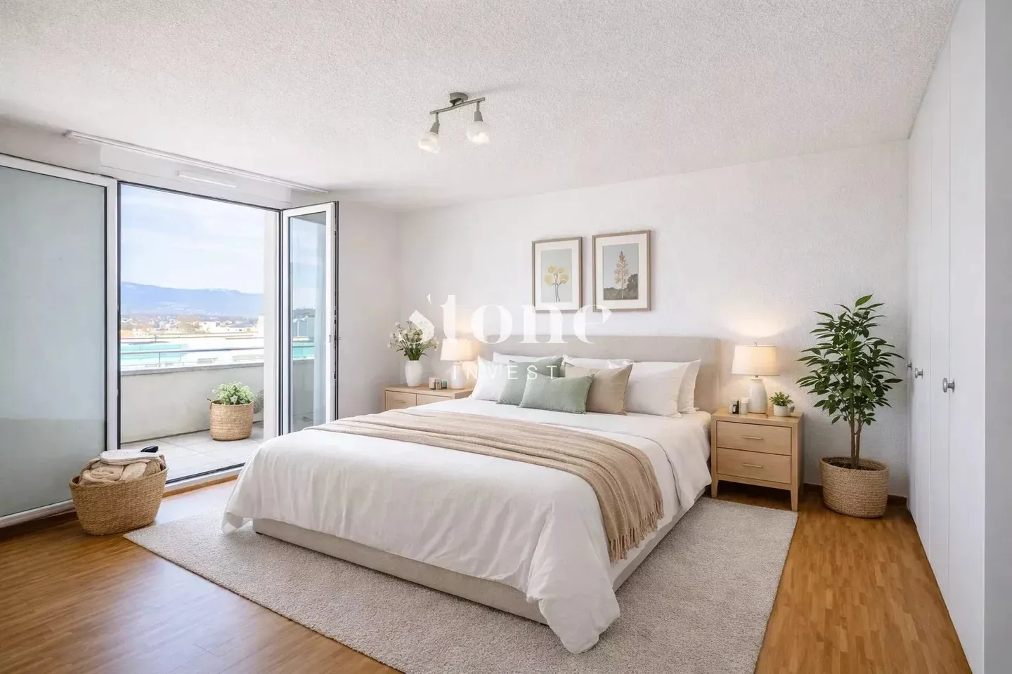 Stunning Penthouse with Terrace - Photo 3 of 4