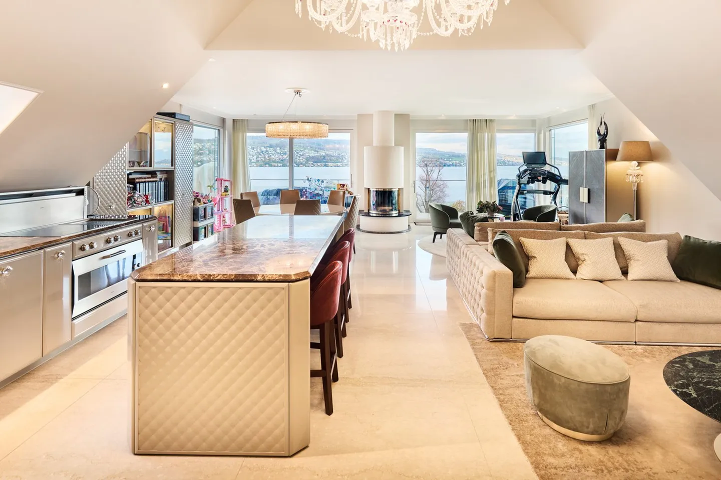 Appartamento attico elegante con vista panoramica non ostacolata sul lago di Zurigo - Foto 1 di 3