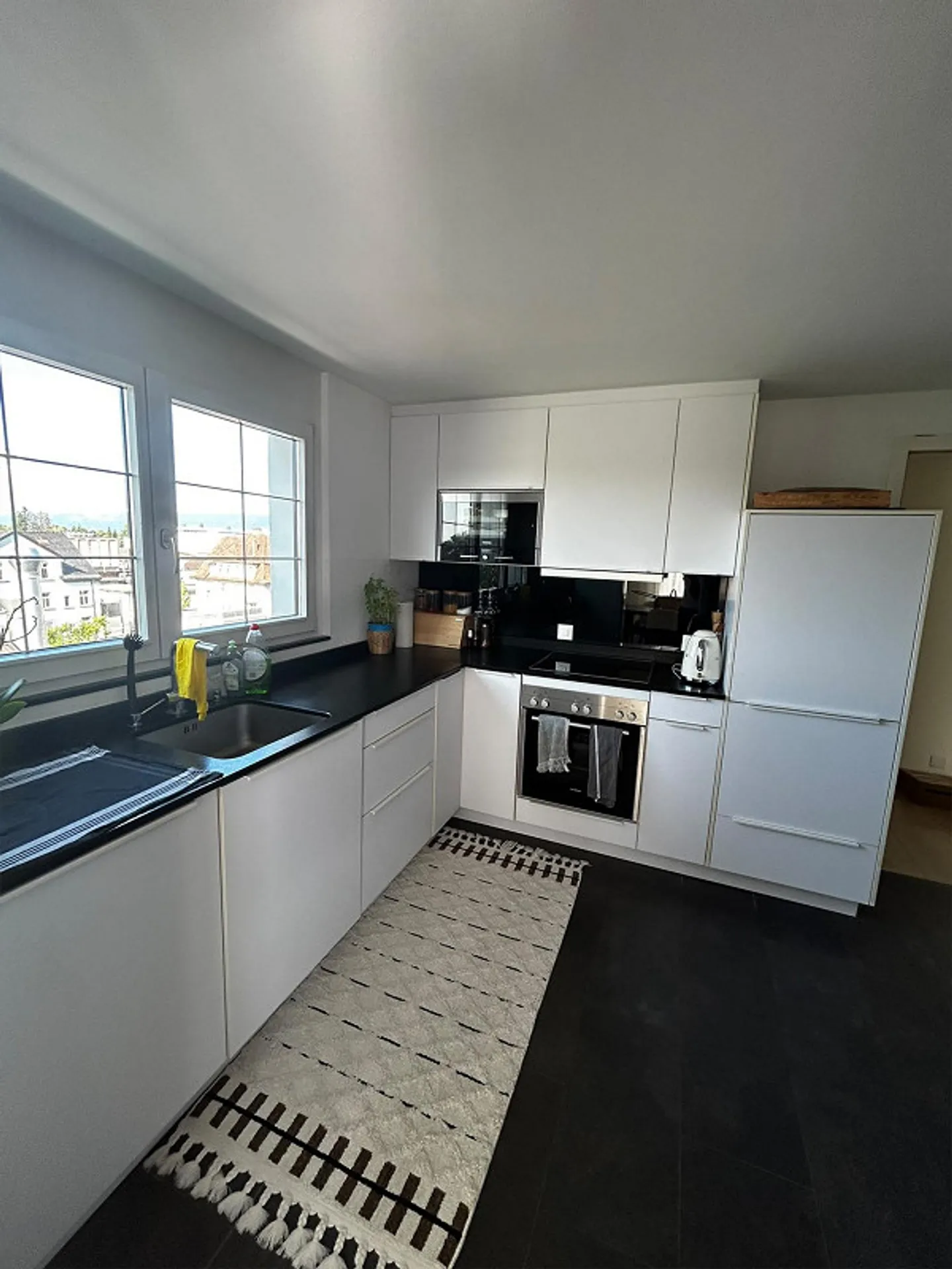 Spacious 4.5 Room Attic with Rooftop Terrace - Photo 3 of 25
