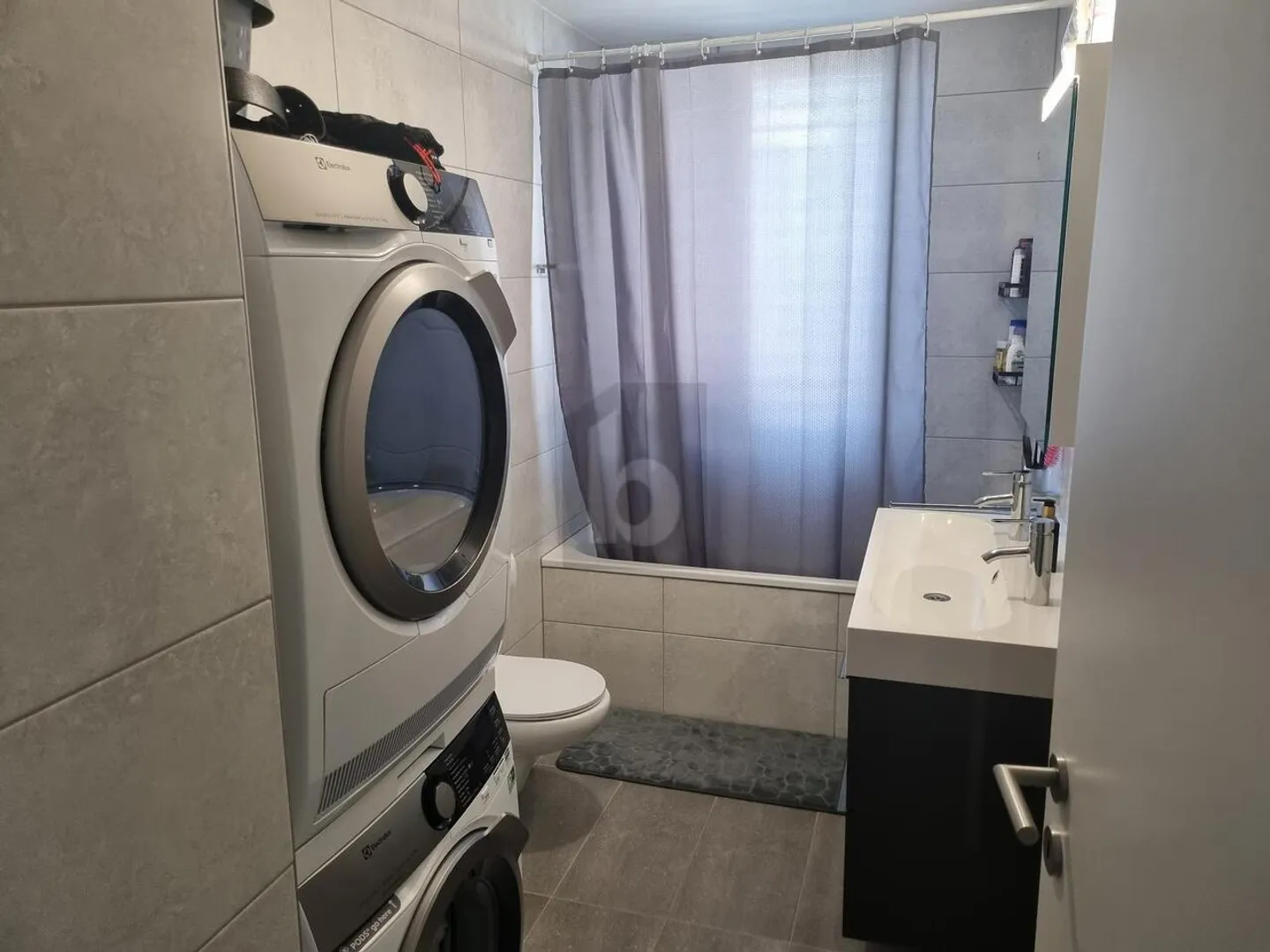 BRIGHT APARTMENT WITH MOUNTAIN VIEW - Photo 4 of 6