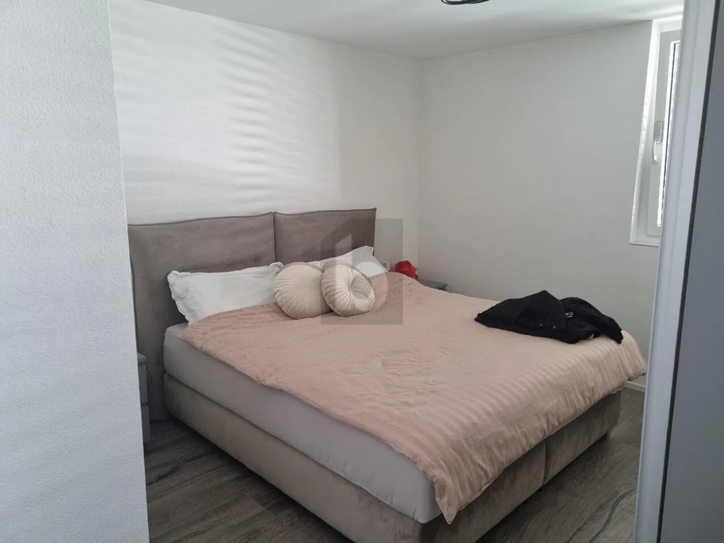 BRIGHT APARTMENT WITH MOUNTAIN VIEW - Photo 5 of 6